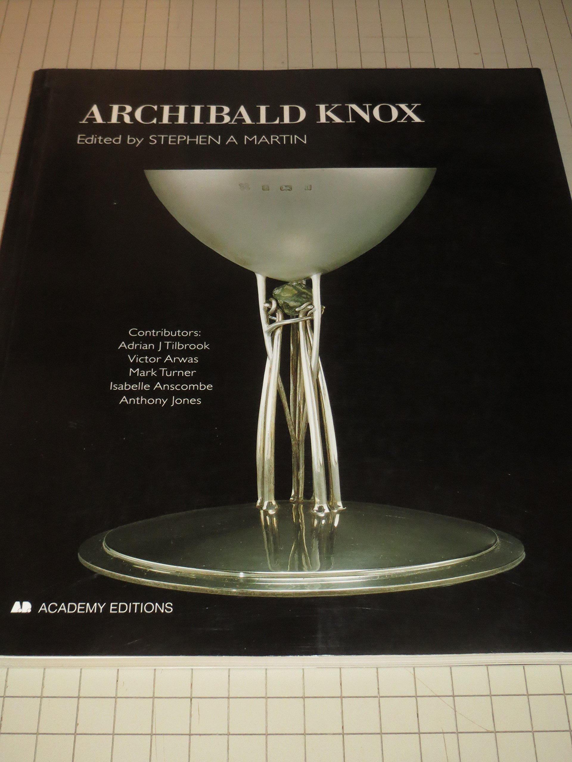 Horloge Archibald Knox de table | Créez une ambiance salon rétro chic