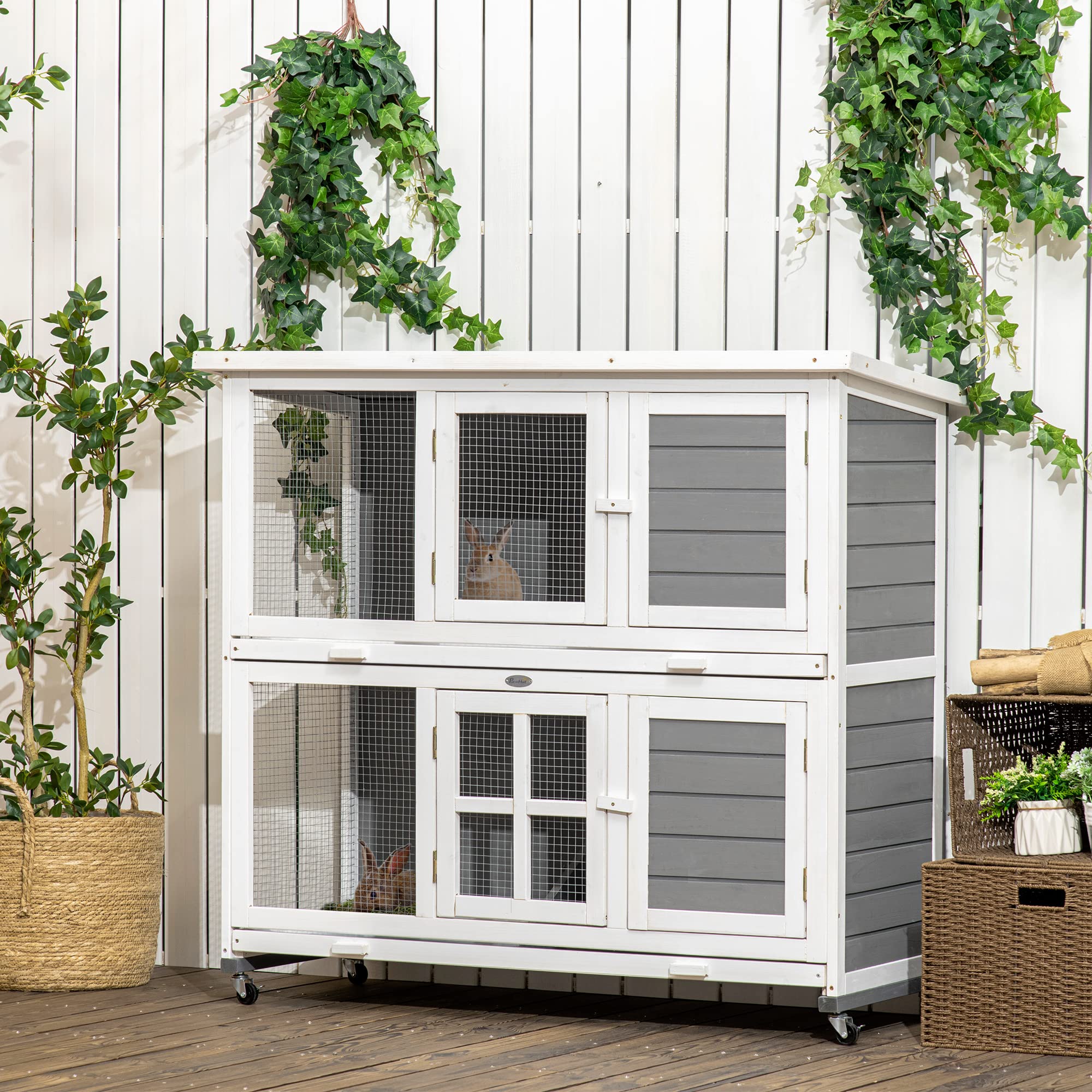 PawHut Conejera de Madera de 2 Niveles Jaula para Conejos con Ruedas 2 Puertas Techo y 2 Bandejas Extraíbles Conejera para Interior y Exterior 119x50,5x109 cm Blanco y Gris