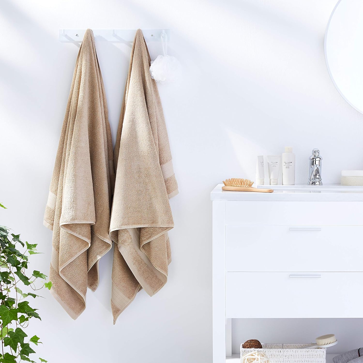 Amazon Basics Performance Bath Towels, Set of 4, Sand