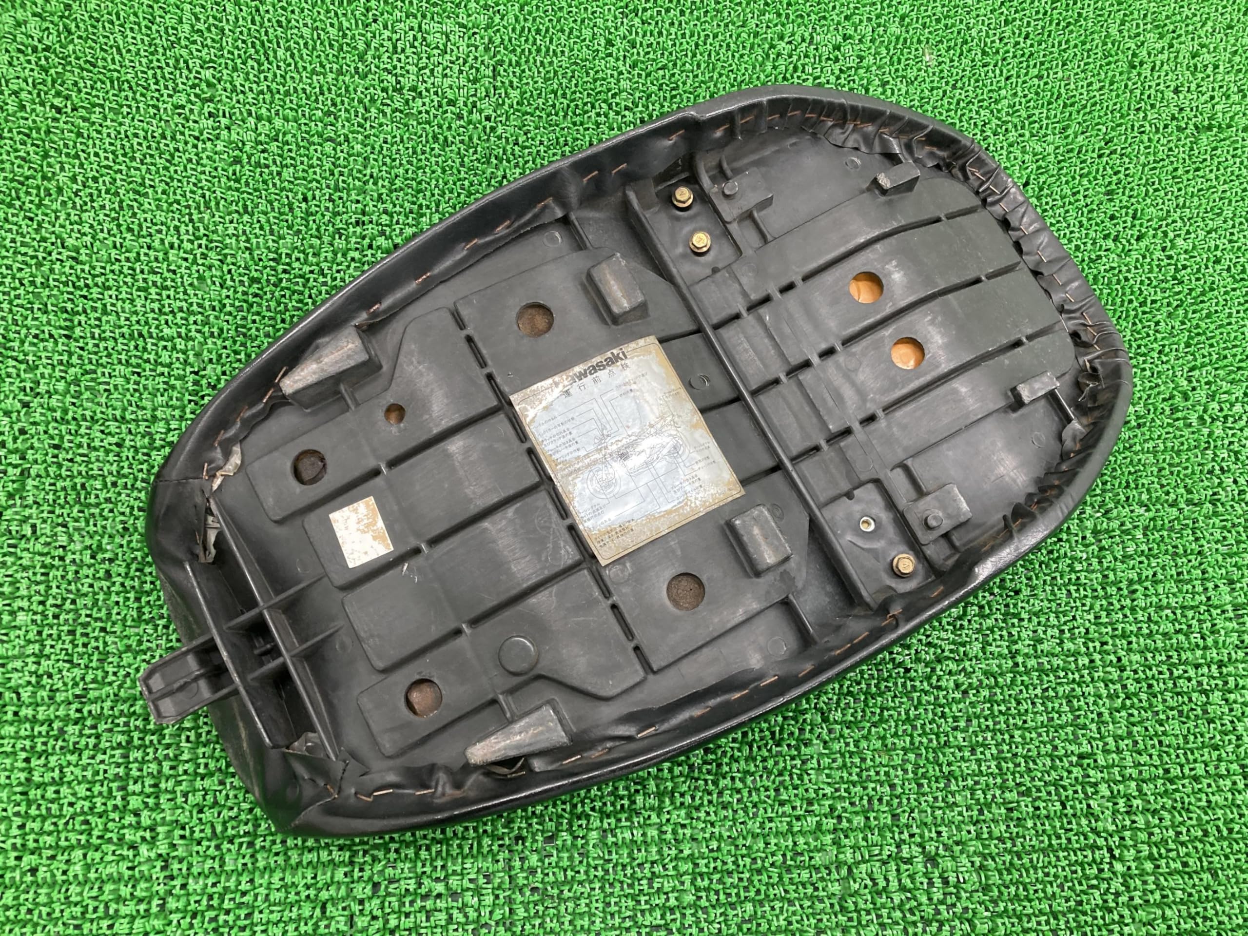 Kawasaki カワサキ ゼファー1100 純正 シート Kawasaki カワサキ ゼファー1100 純正 シート 【公式通販】