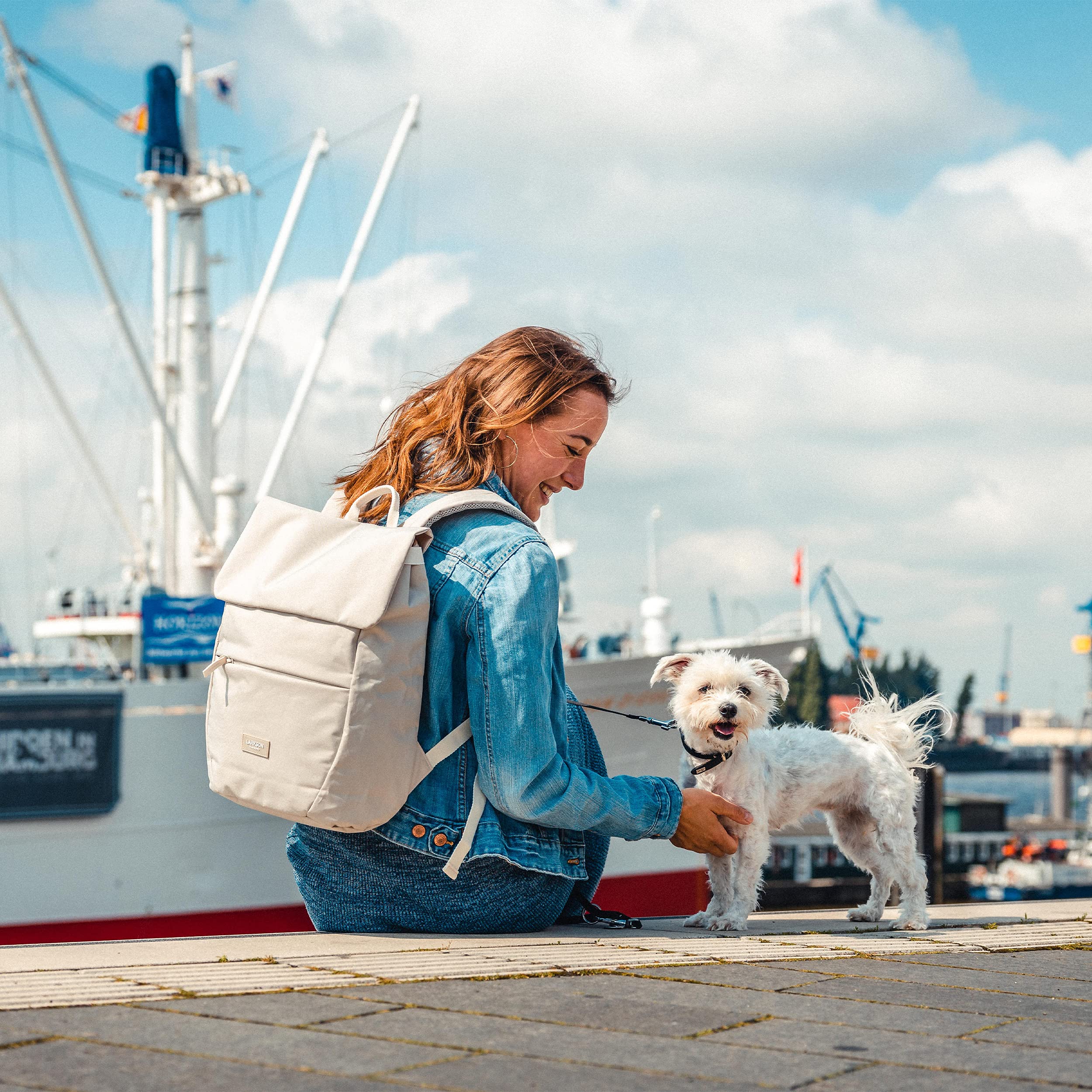 LARKSON Mochila Mujer Pequeña - RONJA - Mochila Moderna y hecha de Botellas de PET recicladas para la Universidad, el Ocio o el Trabajo - Repelente al Agua y Compartimento para Portátil
