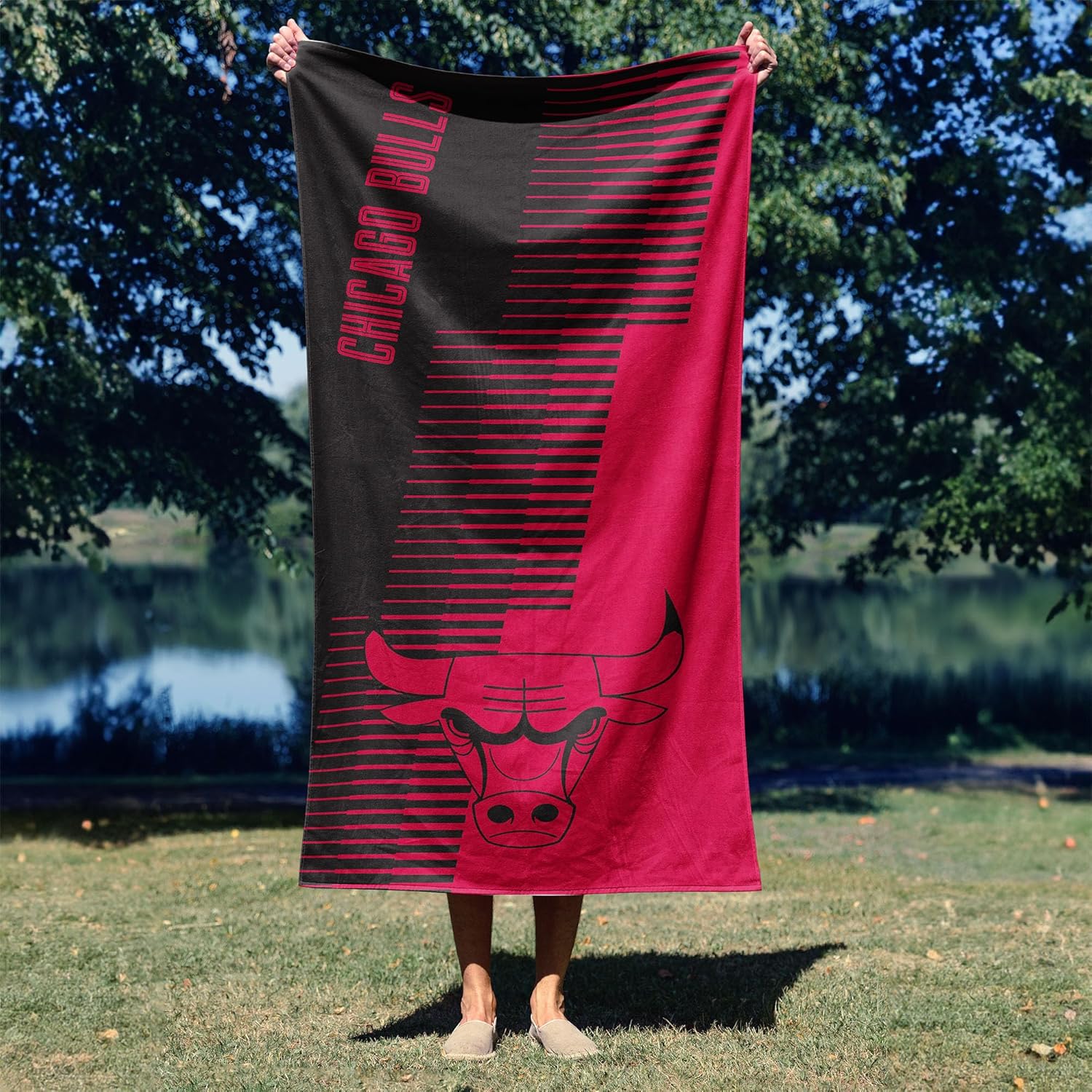 Northwest Chicago Bulls NBA Progression Jacquard Beach Towel 36 x 72 Inches - Image 4