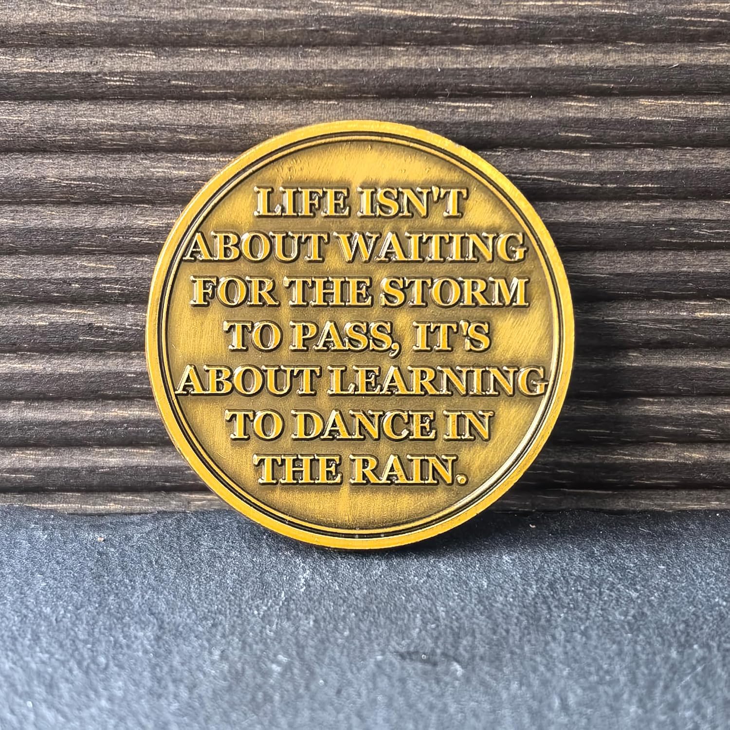 Inspirational Recovery AA Medallion with Mountain Design - Grateful, I Am Alive Sobriety Chip with Encouraging Quote - Perfect Sober Gift
