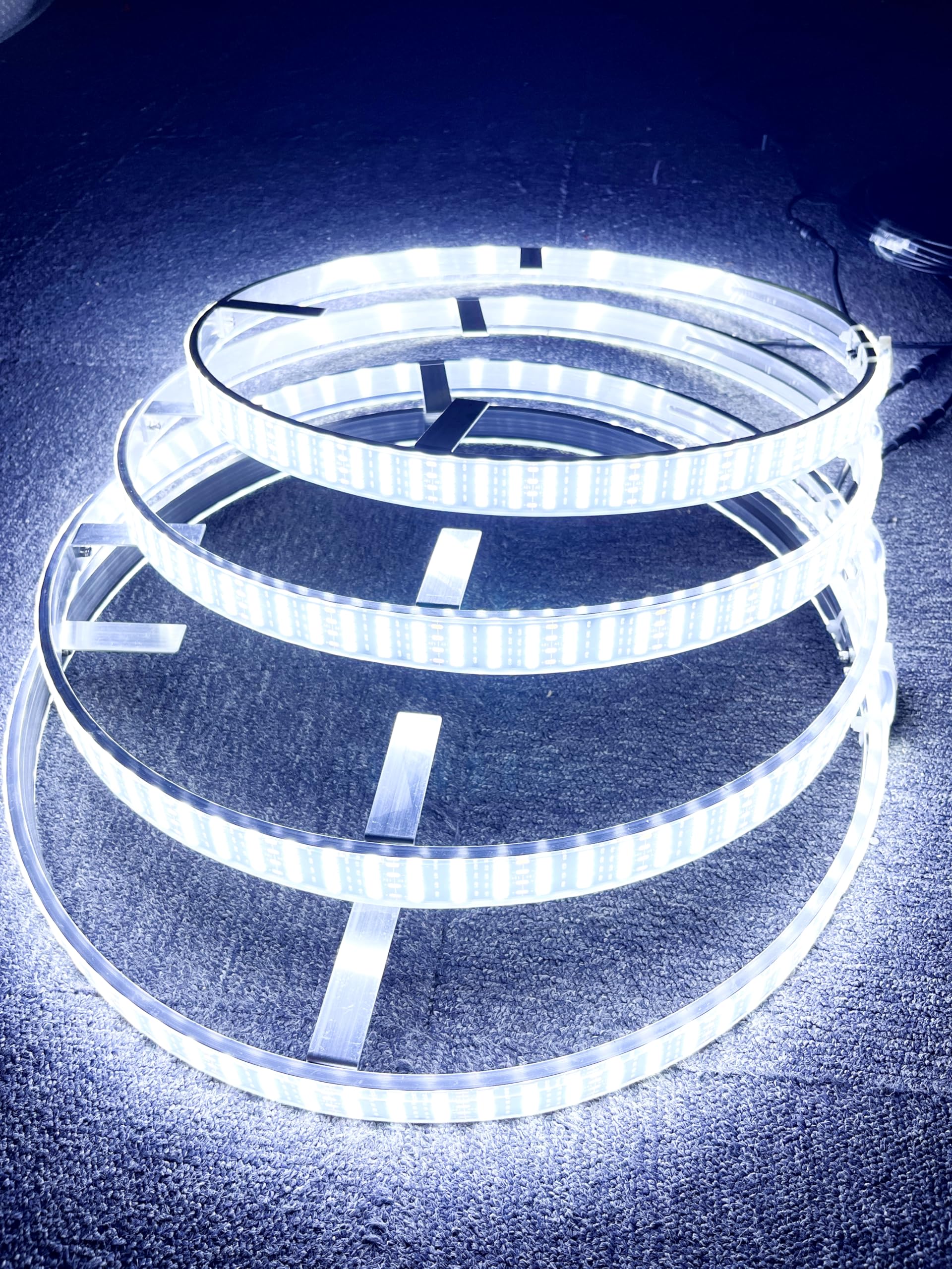 Surper Bright Wheel Lights 4 row 6000K White Strobe LED Rim Light 17.5 inch wheel Covers Set of 4 for Truck Lights