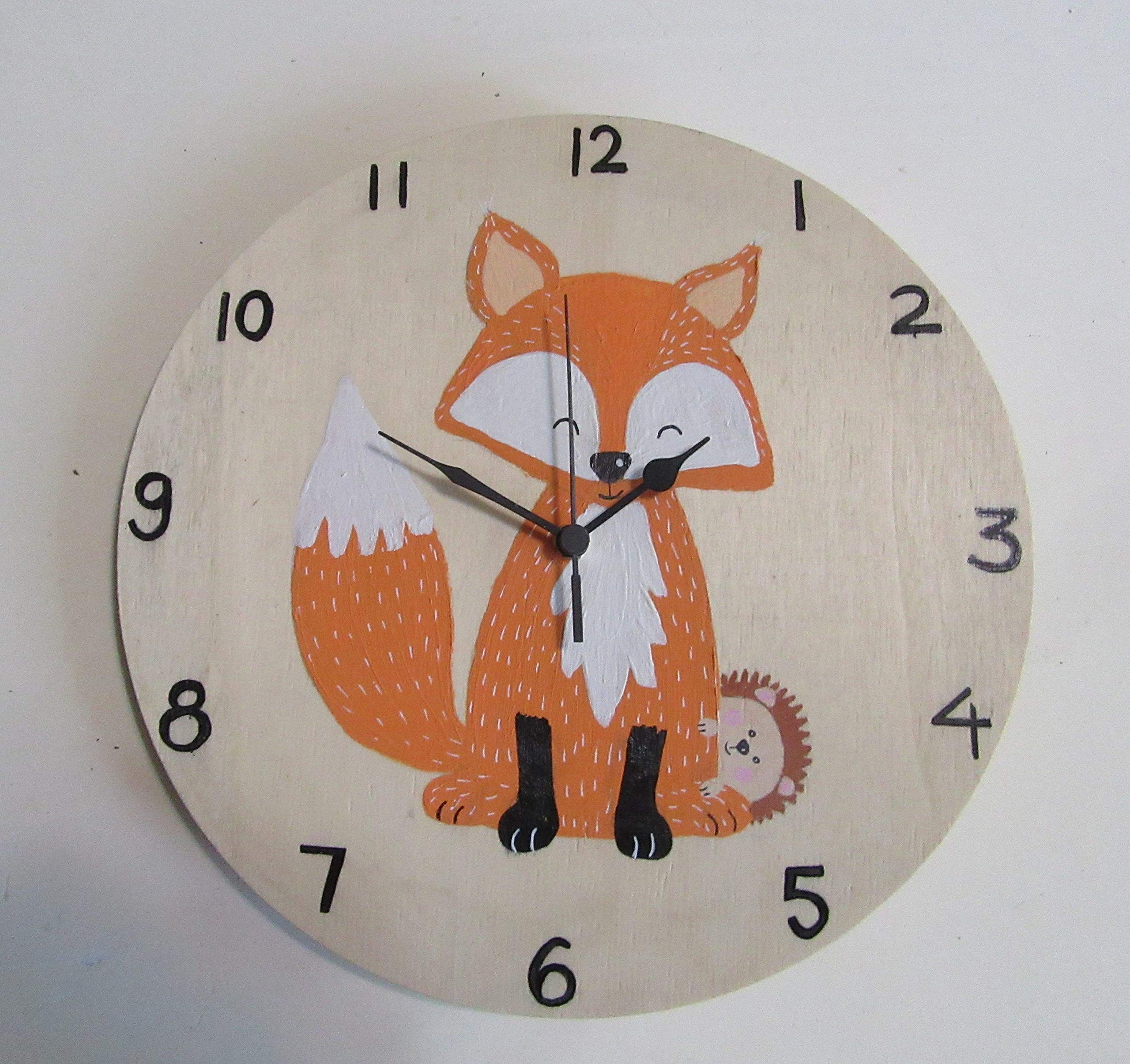 Horloge murale en bois design poétique renard et hérisson enfant