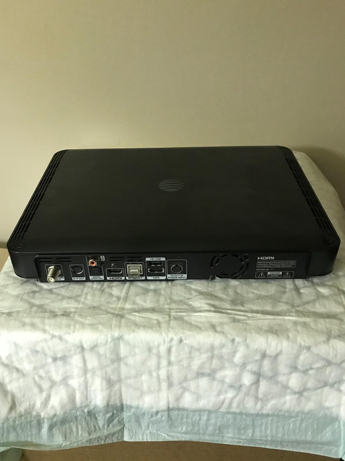 Posteriore view of DIRECTV HR54 Genie Server showing all connection ports