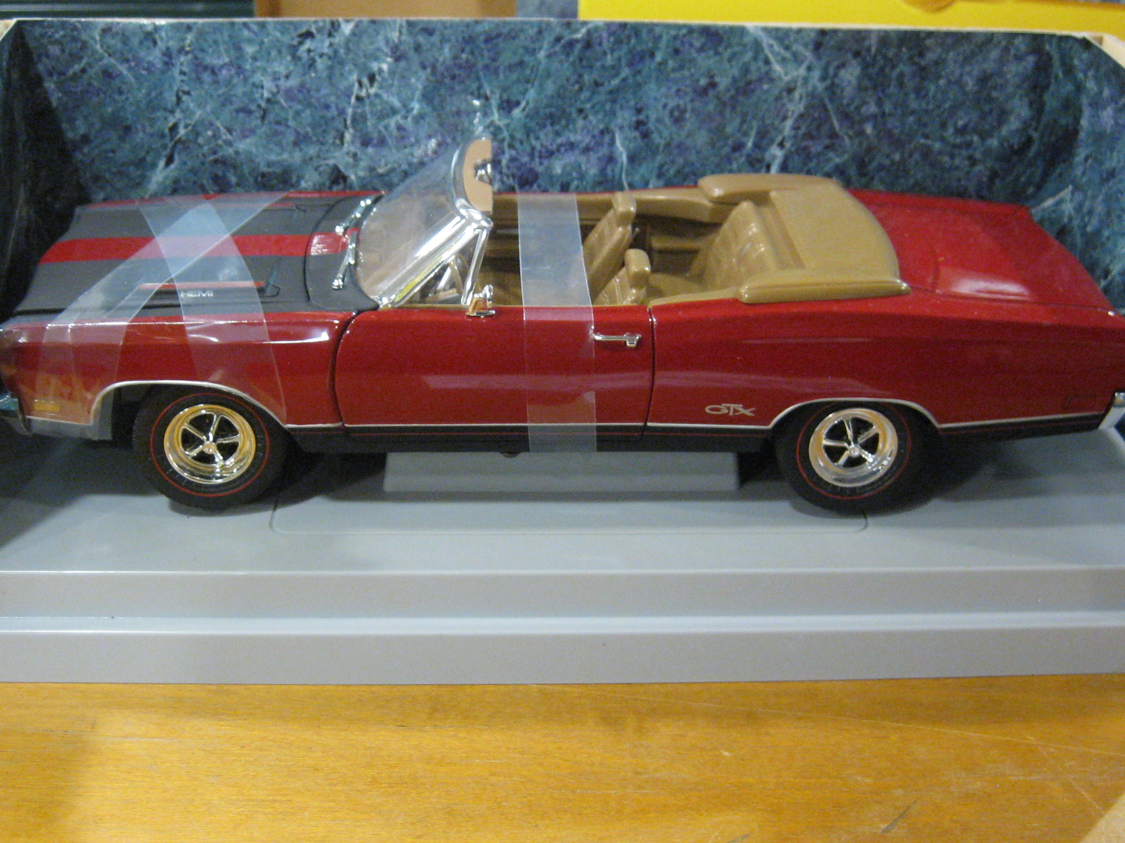 Amazon.com: 1969 Plymouth GTX Convertible in Red & Black Diecast 1