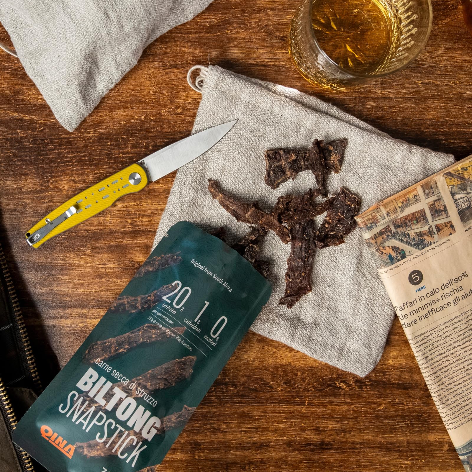 Qina Biltong - Ostrich Snapstick Biltong (30g x 10), carne secca di struzzo a strisce, alto contenuto proteico, basso contenuto di grassi.