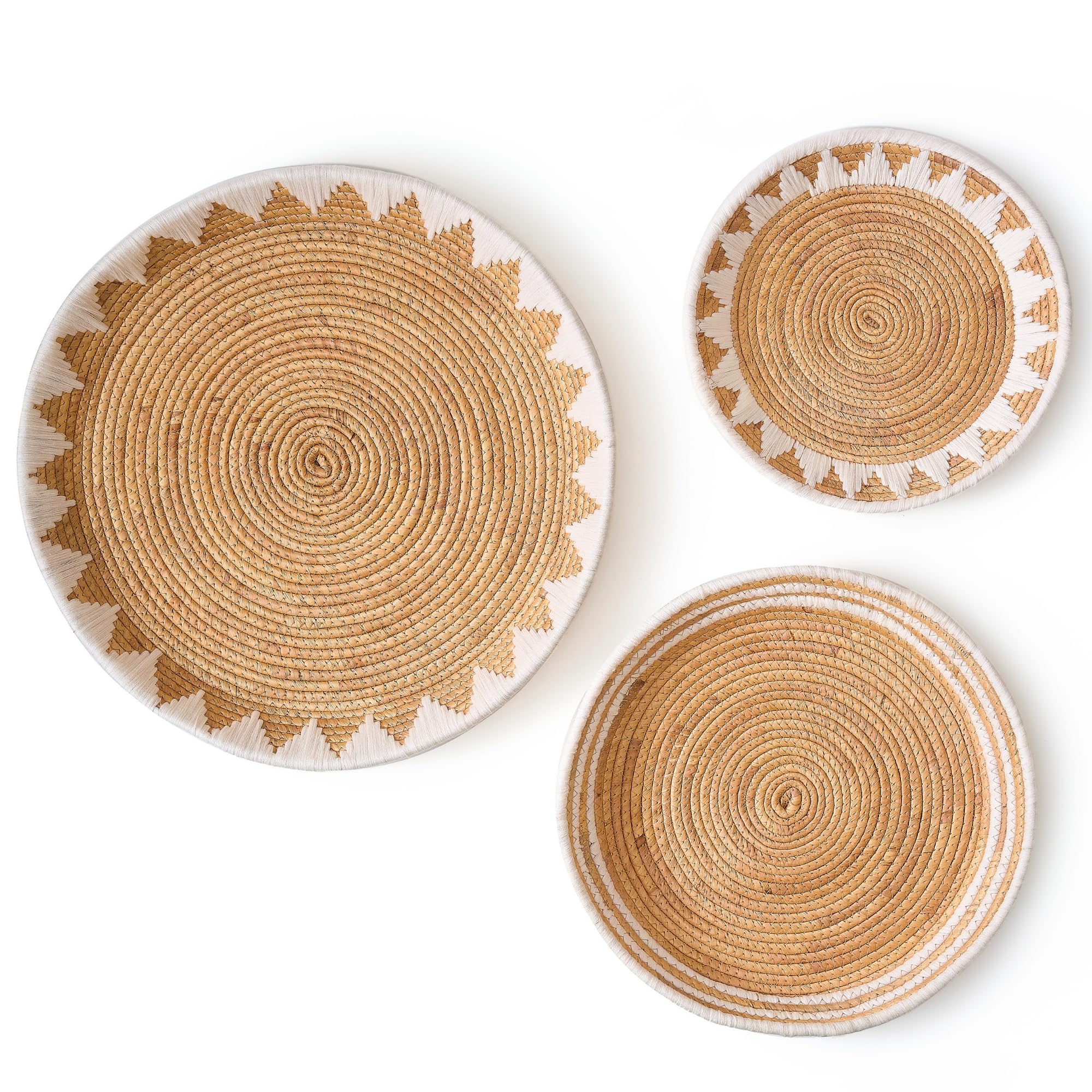 CHI AN HOME 22", 19", 15" Extra Large Hanging Woven Wall Baskets, Water Hyacinth Hanging Wicker Baskets for Wall Decor, Boho Wall Decor Rustic, Oversized Wall Art for Living Room, Bedroom Set of 3 (White)