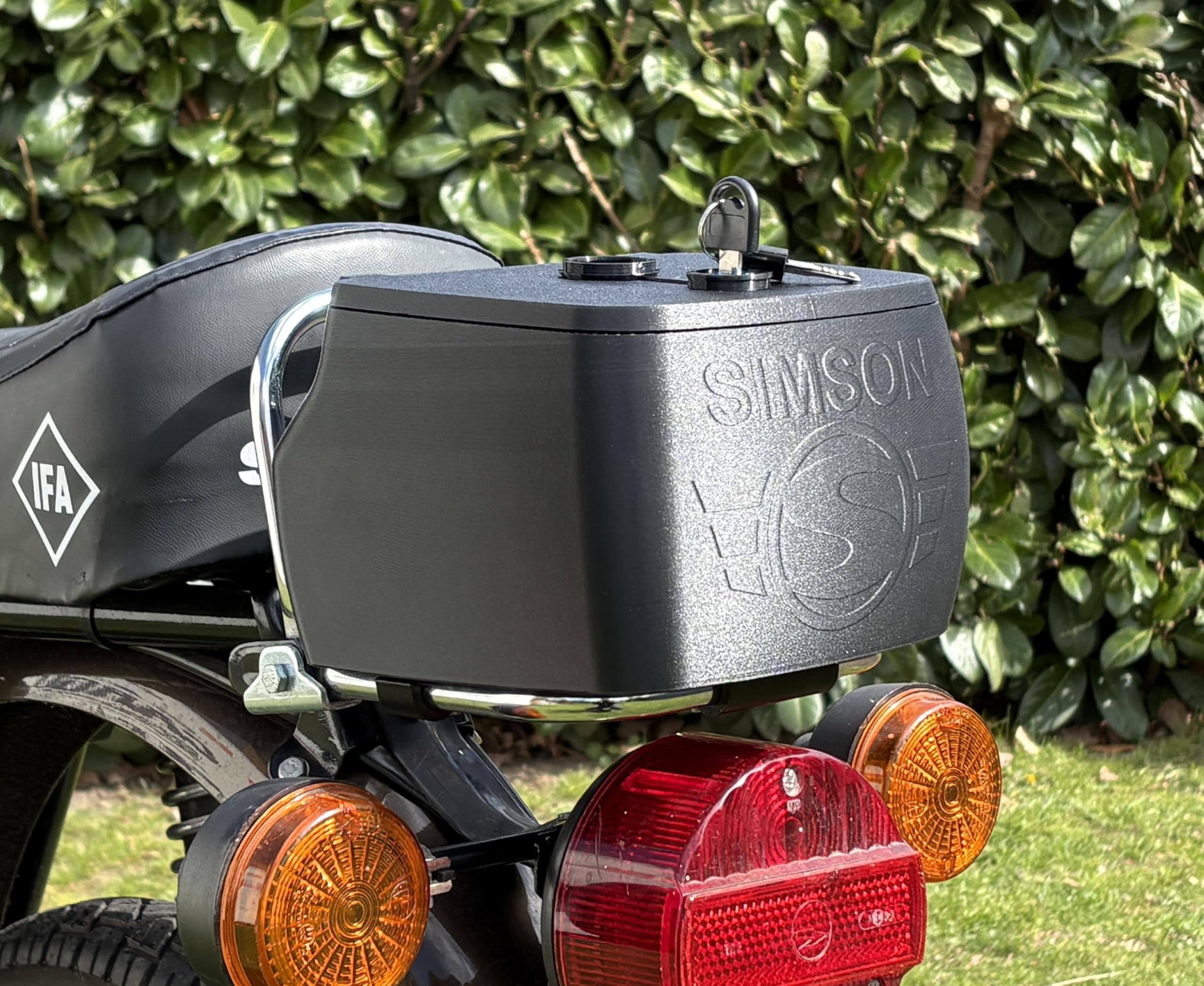 Generisch Simson S51 Werkzeugbox XXL Gepäckträgermontage Toolbox abschließbar spritzwasserdicht kohlefaserverstärkter 3D-Druck 3.5 Liter