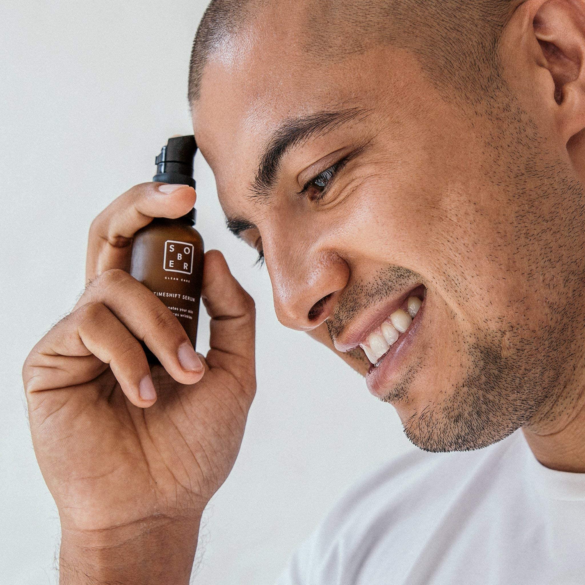 sober® | Timeshift | Unisex Anti-Aging Serum | Hochdosiertes Anti Falten Gel gegen Augenringe und Tränensäcke mit Sofort-Effekt | 100% Wirkstoffe zur Reduktion der sichtbaren Tiefe von Falten