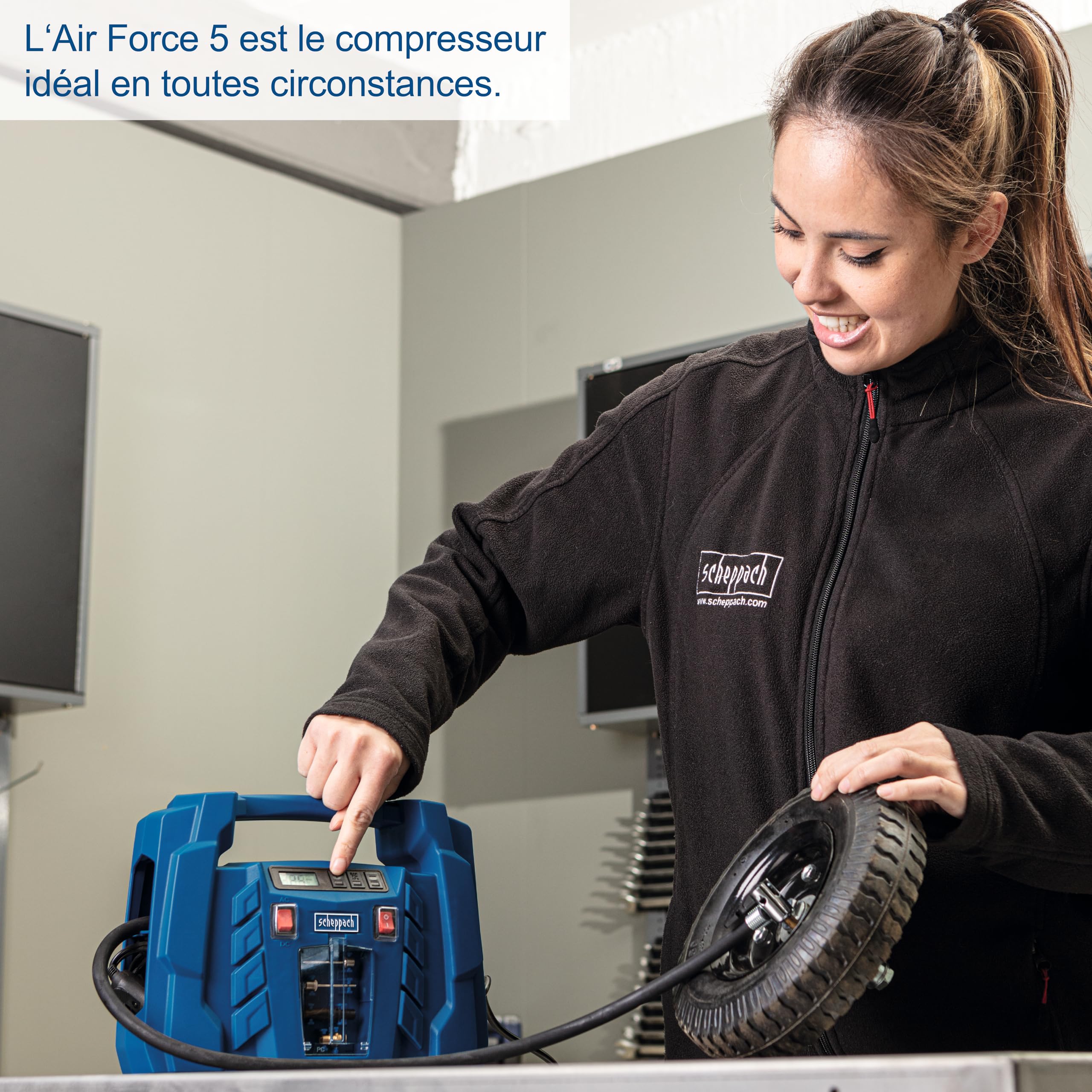 Scheppach Compresseur d’air portatif Airforce5-150W - raccordement 12V / 230V - Affichage digital - 8 bar de pression - admission d'air de 36,5 l/min - Accessoires inclus