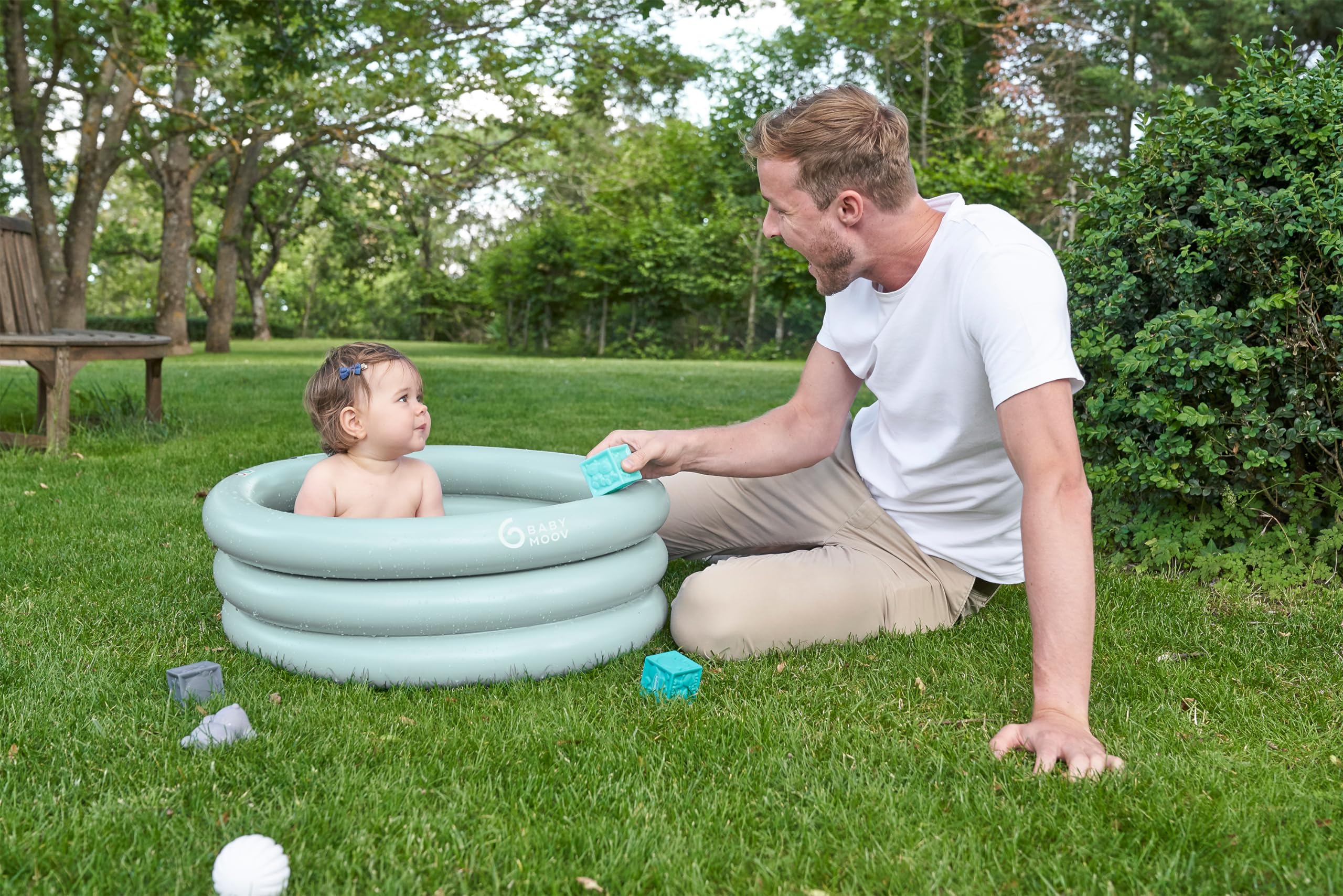 Babymoov Bañera inflable y alberca – segura, portátil y crece con el bebé (a partir de 0 + inserto de recién nacido incluido)