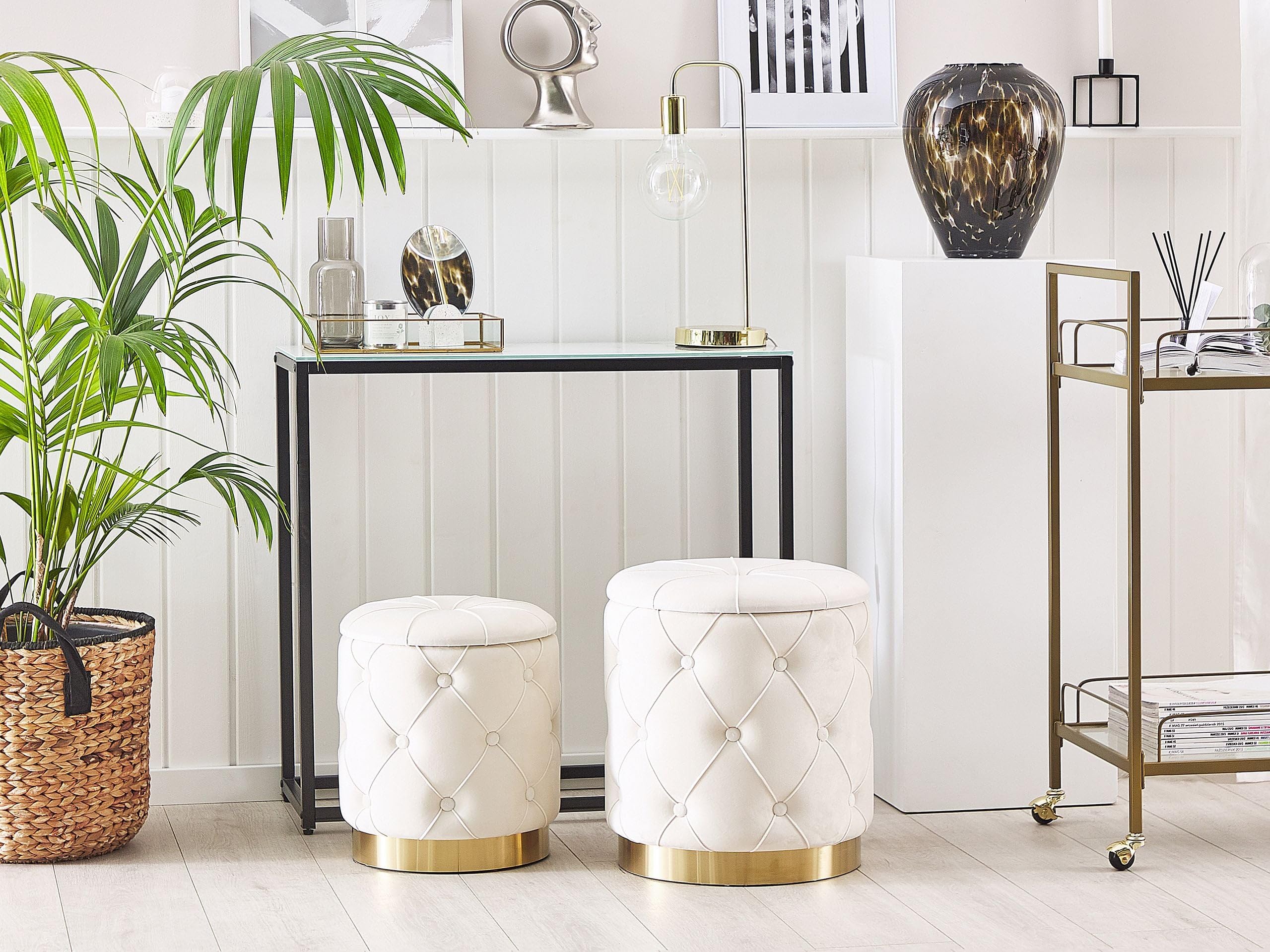 Lot 2 Poufs Coffres de Rangement en Velours Blanc Capitonné et Base en Acier Doré pour Chambre ou Salon au Design Glamour et Vintage Beliani