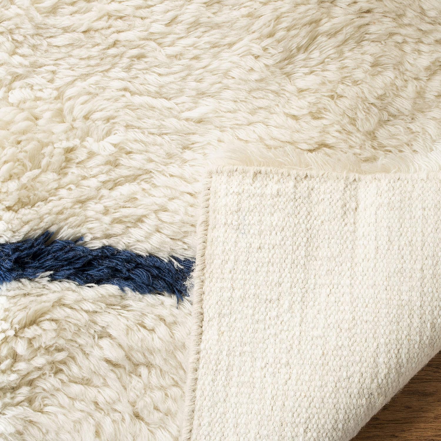 SAFAVIEH Kenya Collection Accent Rug - 4' x 6', Ivory & Navy, Hand-Knotted Stripe New Zealand Wool, Ideal for High Traffic Areas in Entryway, Living Room, Bedroom (KNY750N)