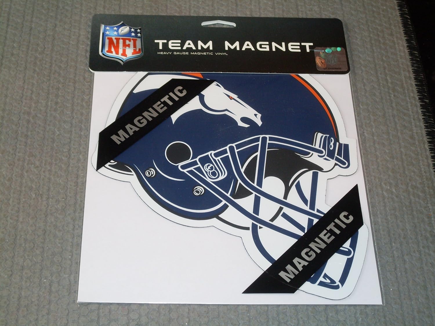Fremont Die NFL Unisex Vinyl Helmet Magnet