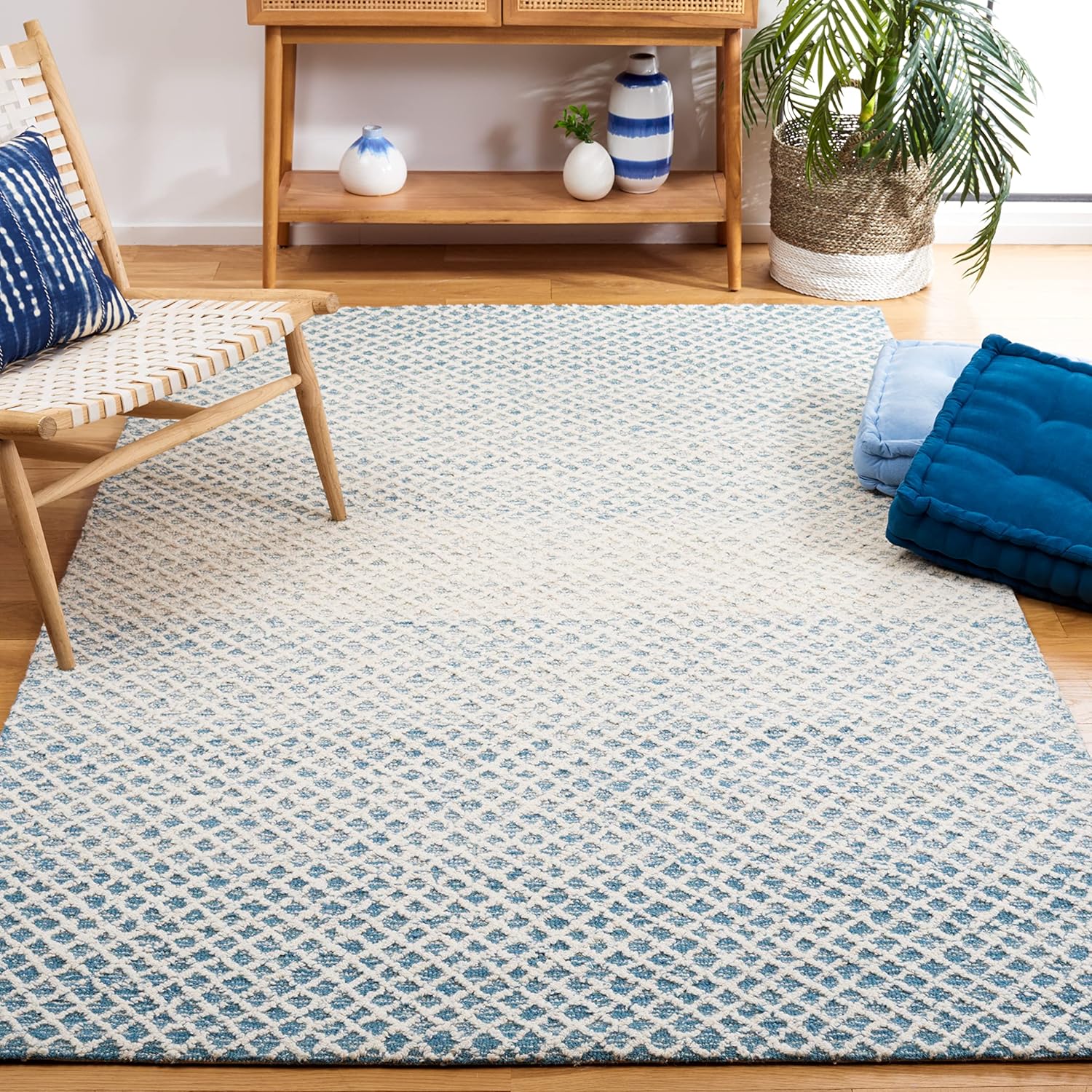 Ivory and Blue Hand-Tufted Wool Area Rug, 5' x 8'