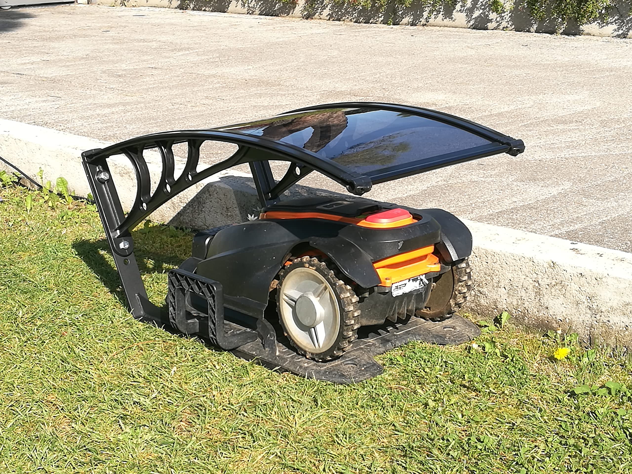 Garage copristazione universale in policarbonato per riparo di robot rasaerba a ricarica frontale o posteriore - modello "FUMÉ" con protezione anti-UV (SMALL)
