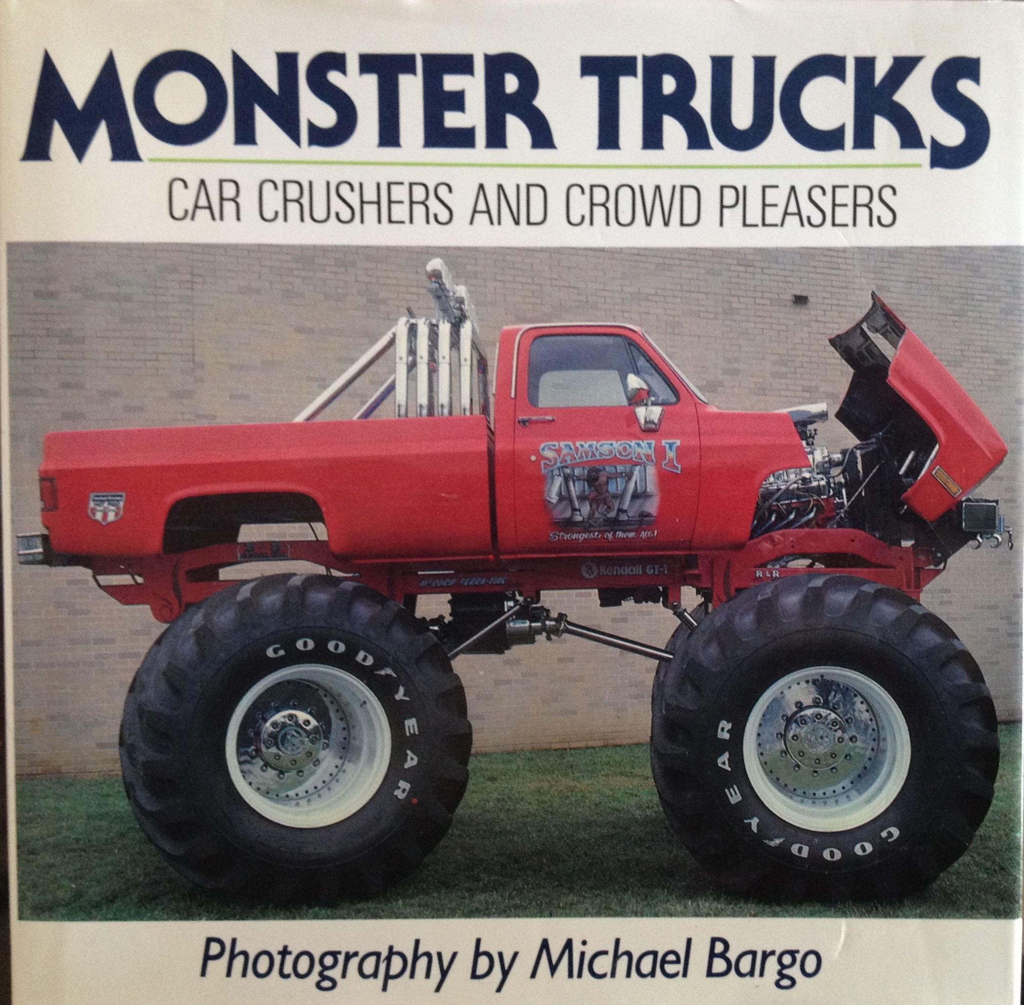 Monster Trucks: Car Crushers and Crowd Pleasers/110381Ap