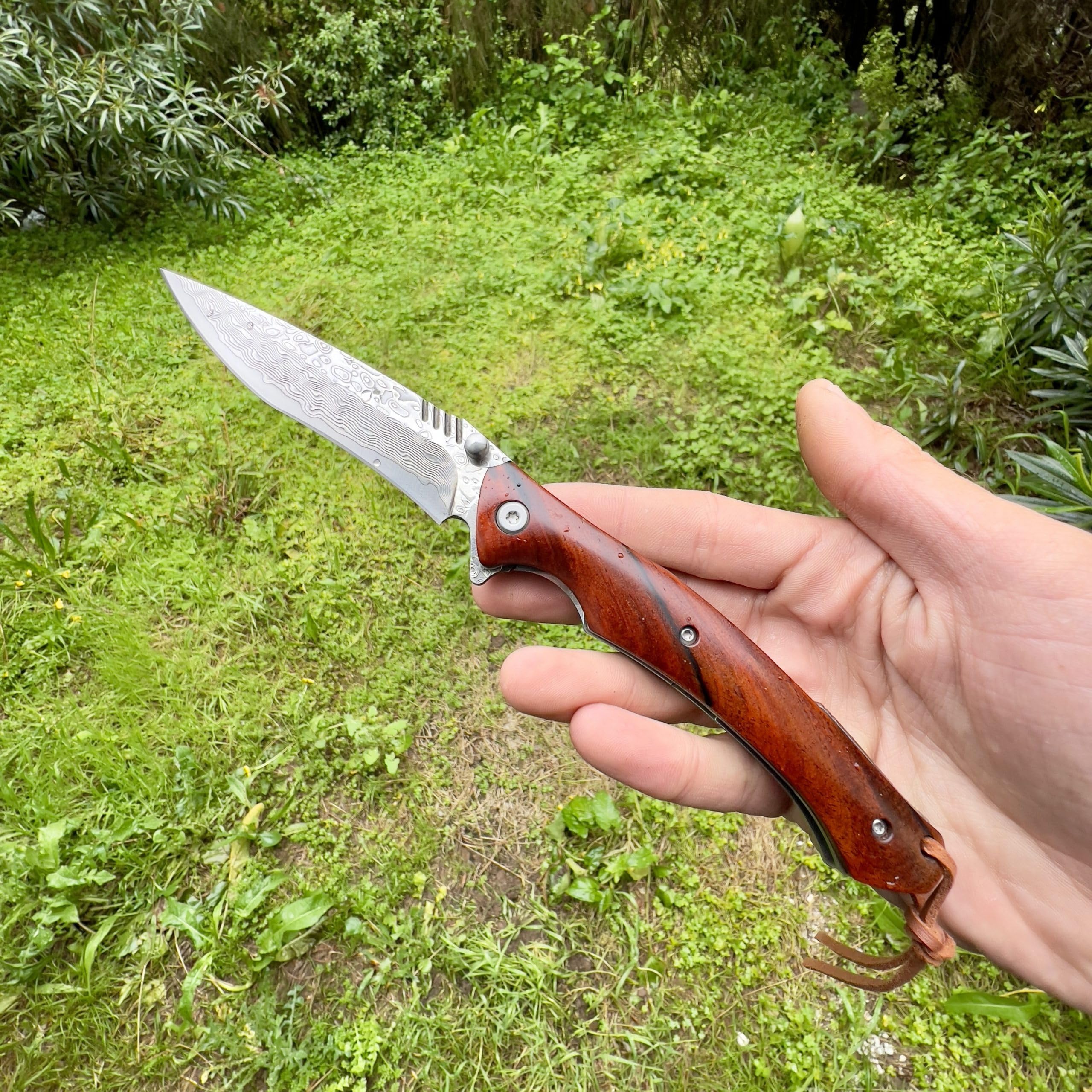 Couteau Pliant Poche Damas Acier 67 Couches VG10 forge linerlock custom camping edc artisanat gentlemen roulement bille bois decoupe lame tranchante collection Cadeau Homme