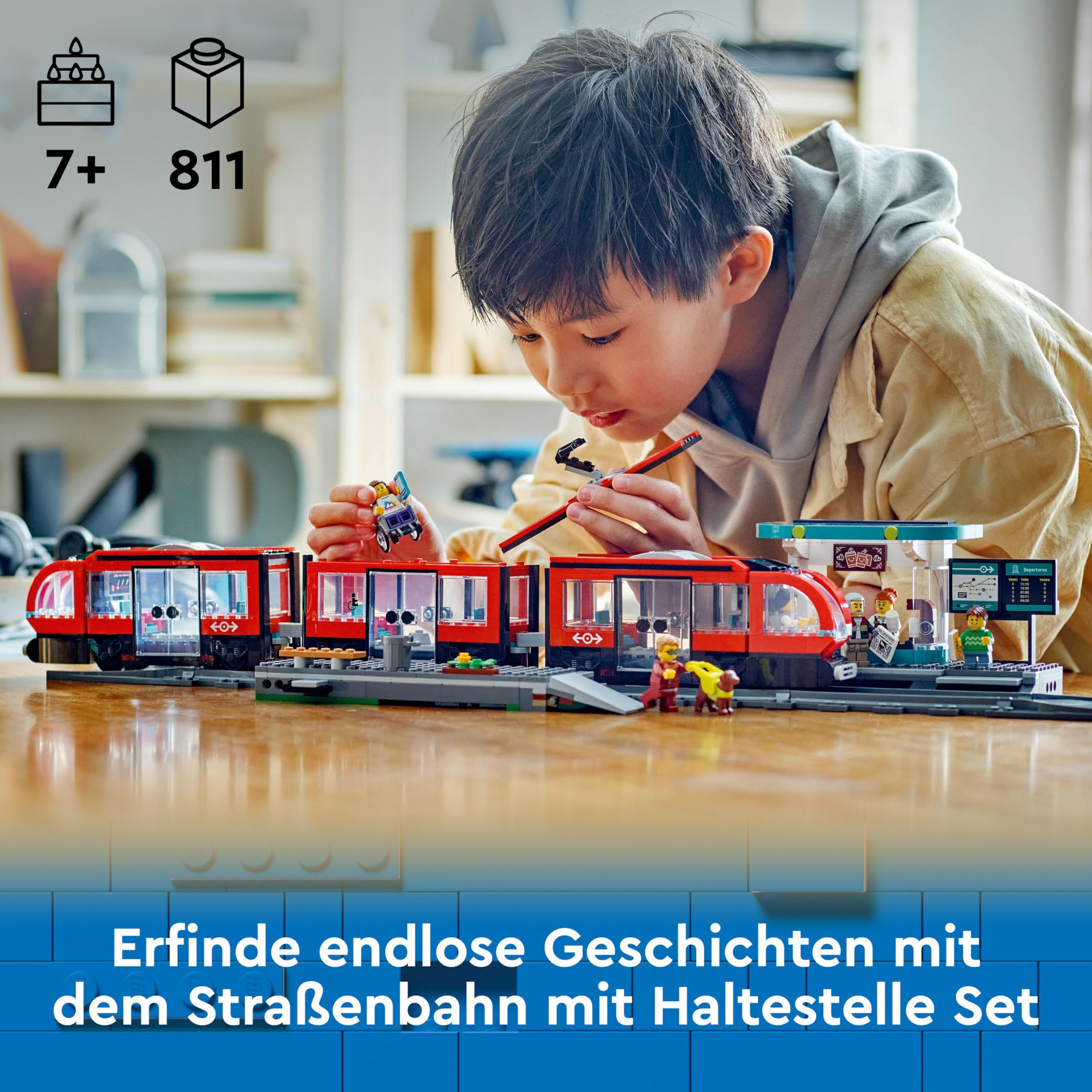 LEGO City Straßenbahn mit Haltestelle (60423): Schienen Erweiterung (60205) - Teil der Neuheiten 2024, Bahn mit Bahnhof und Schienen
