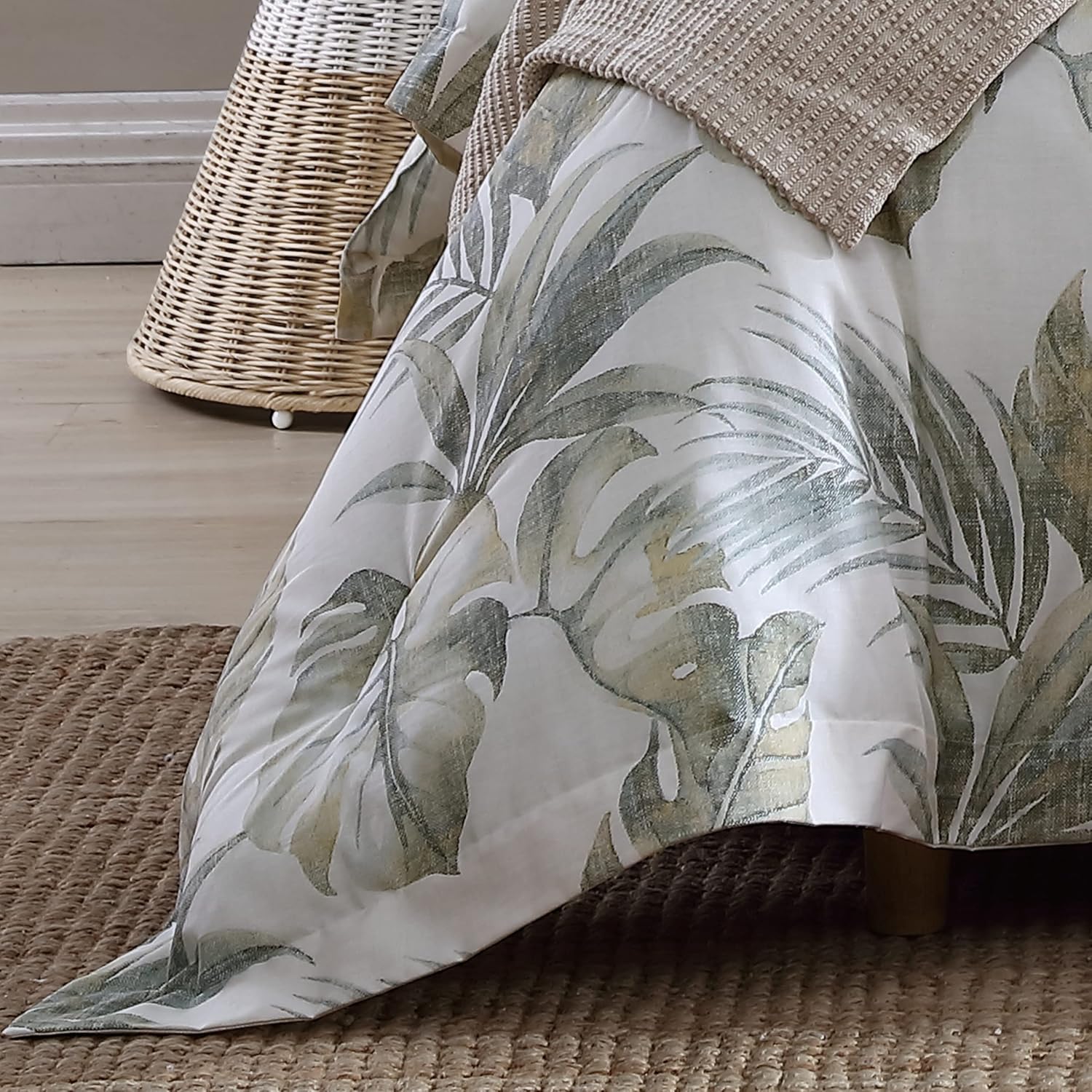 Tommy Bahama - Queen Comforter Set, Reversible Cotton Bedding with Matching Shams, Medium Weight Bedding Set for All Seasons (Waimea Bay Green, Queen)