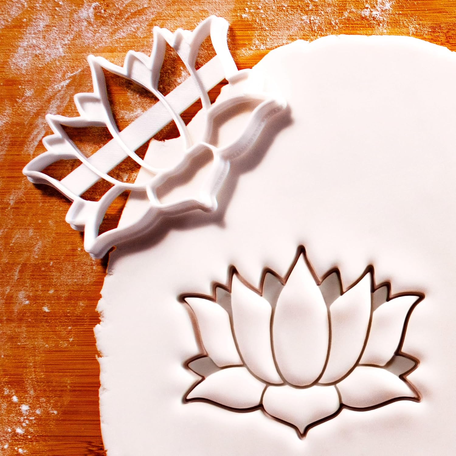 BAKERLOGY Lotus Flower Cookie Cutter - Detailed Biscuit Cutter Design for Baking and Crafts, ideal on fondant, dough, clay