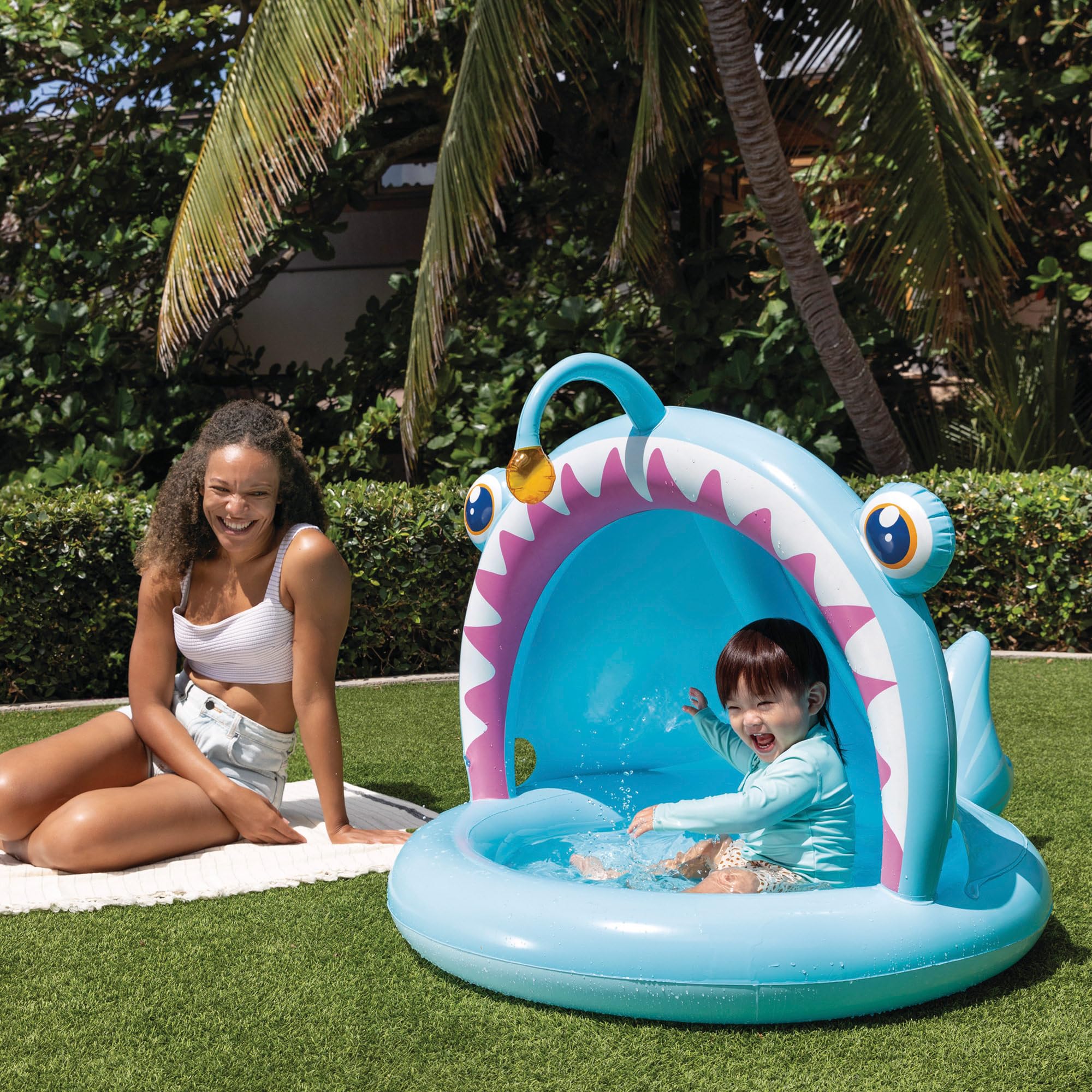 Intex Piscina Infantil Hinchable Angler Fish, 127x102x86 cm, con Parasol, Suelo Acolchado, Diseño de pez abisal en 3D, Capacidad 45 L, para niños 1-3 años, Vinilo Resistente (58400)