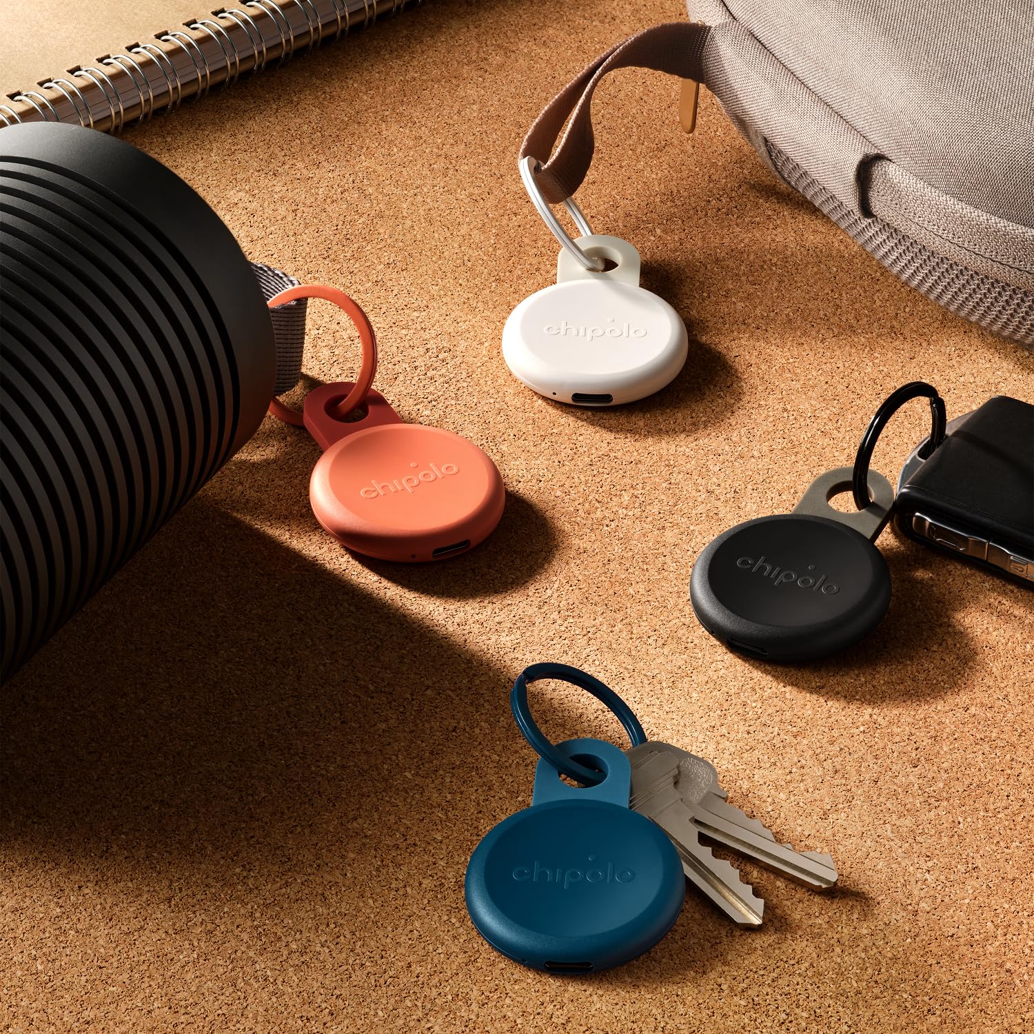 Chipolo LOOP - Tracker Bluetooth rechargeable pour clés et sacs, compatible Apple Localiser ou Google, Fais sonner ton téléphone & alertes hors portée Android