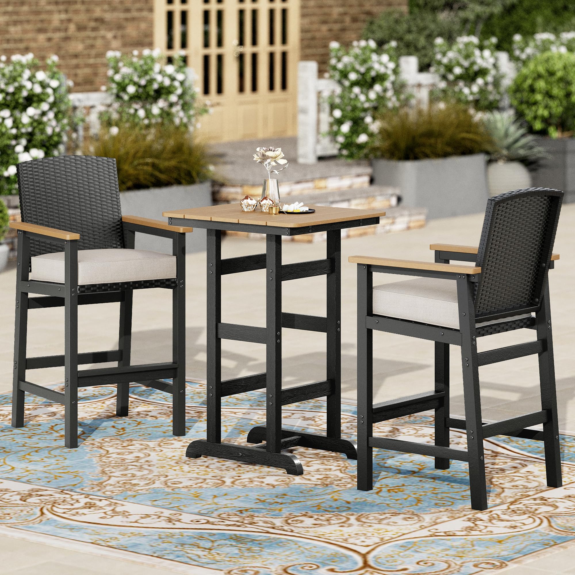 PHI VILLA 3-teiliges Bartisch mit Barhocker Set, Outdoor Barmöbel Garten Bartisch Set mit Rattan Hocker und Tischplatte in Holzmaserung, Bar Tisch mit 2 Stühlen für Terrasse