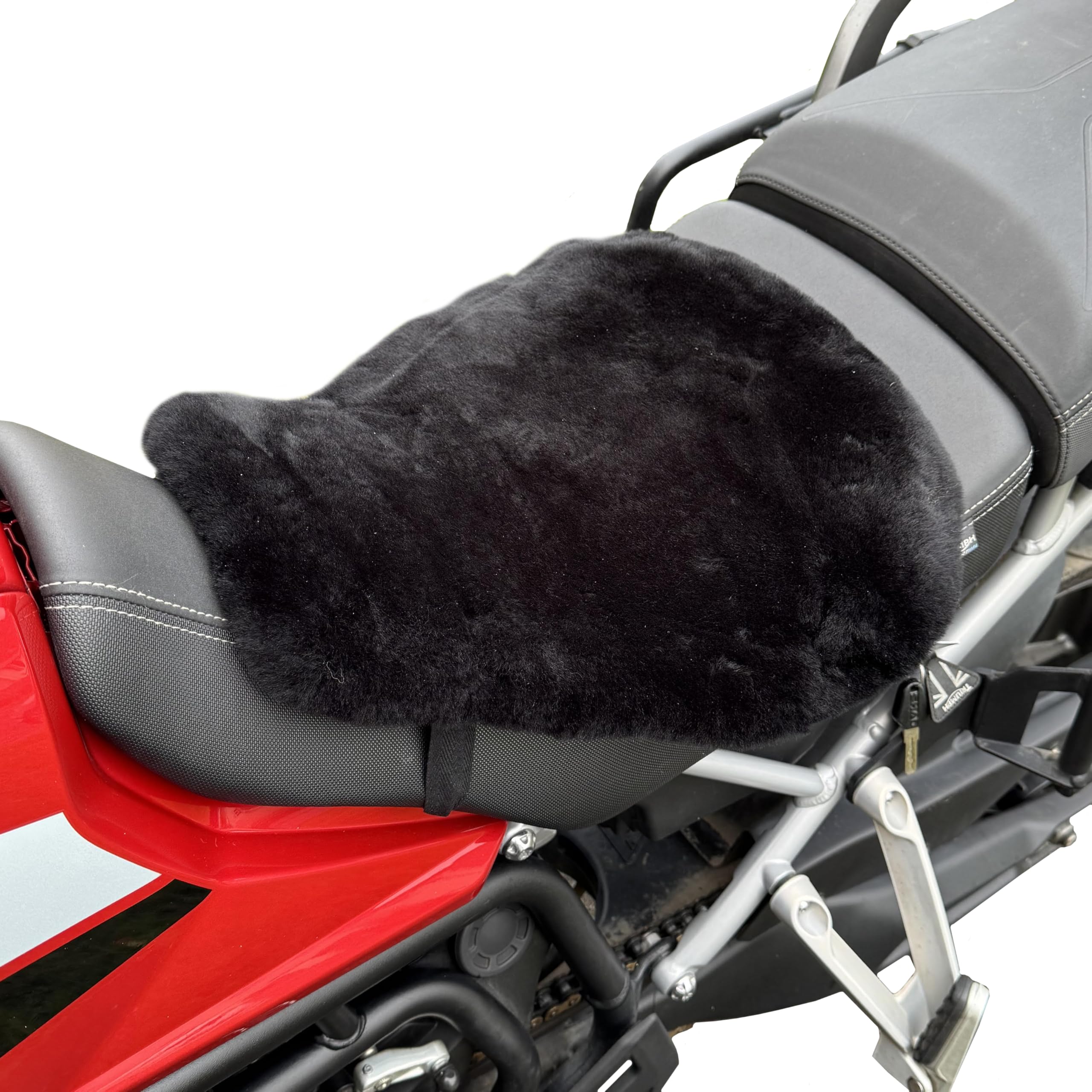 Adventure – Coussin de siège de moto en peau de mouton – Laine courte de qualité supérieure, véritable peau de mouton – Coussin rembourré en mousse pour les longs trajets – Coupe universelle – Design