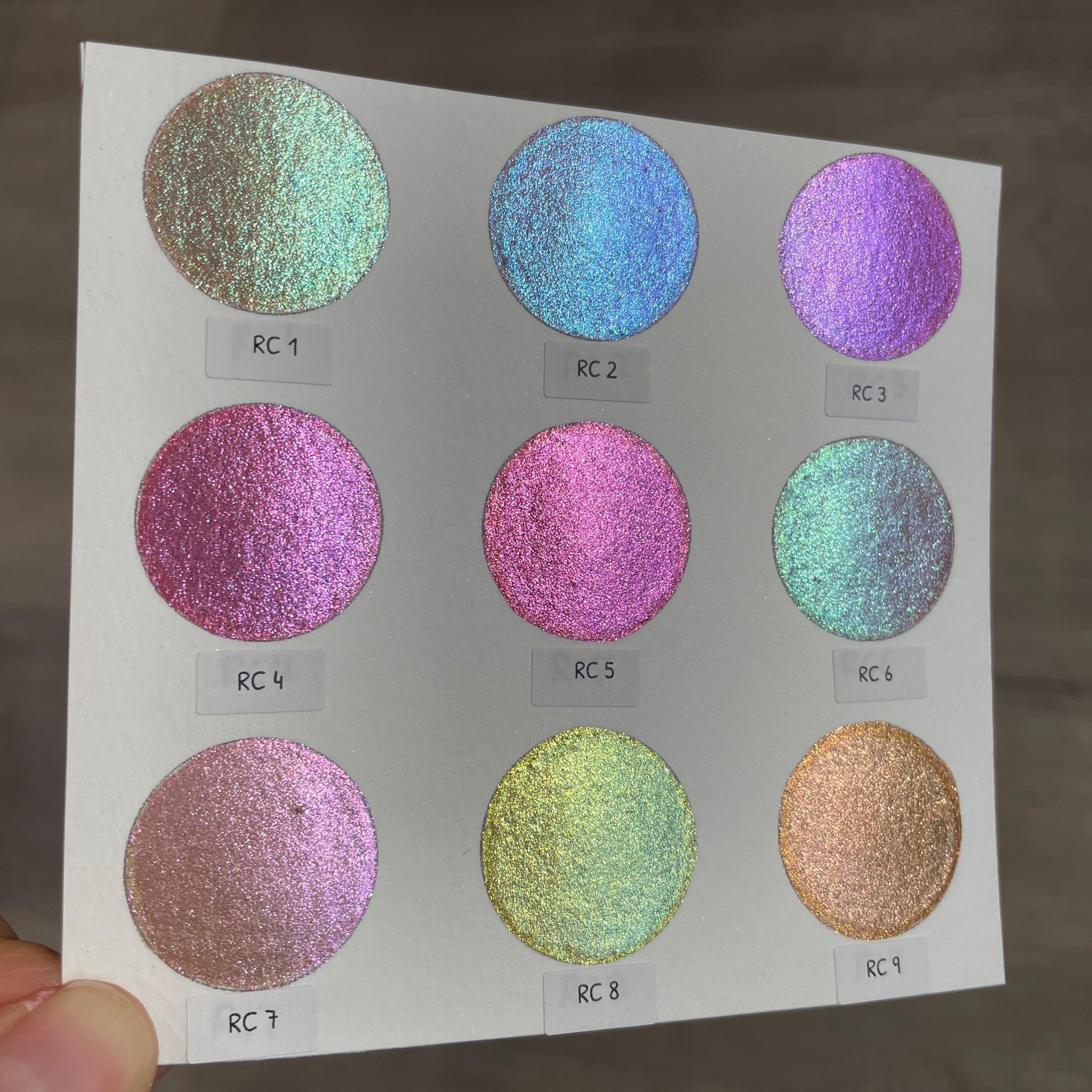 IUILE Pinturas de acuarela hechas a mano, juego de media sartén RC (9 colores) en estuche de lata. Cambio de color, brillante, brillante, brillante. Para artistas, estudiantes, aficionados, calígrafos