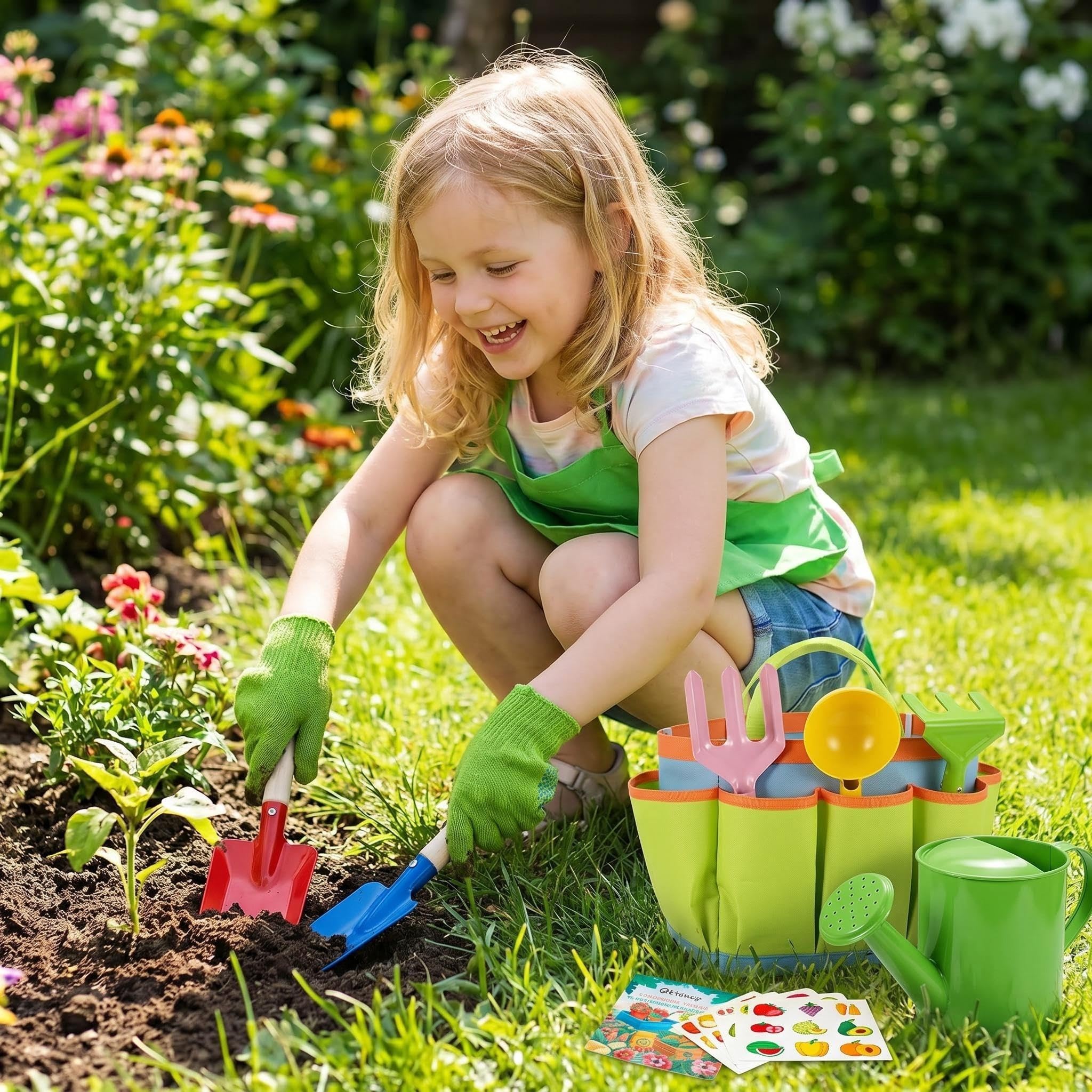 KAHEIGN Lot de 12 outils de jardinage pour enfants, cuillère, fourchette, truelle, râteau, pelle cylindrique avec sac fourre-tout, arrosoir, gants, tablier, étiquettes de plantes, autocollants pour
