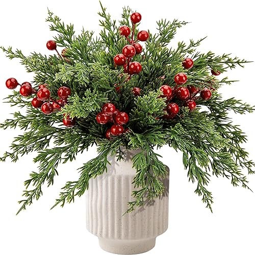 Miniatura 13 de Watayo - 45 piezas de ramas artificiales de pino de Navidad con tallos de bayas rojas, hojas de pino verde perenne de Norfolk falsas de 10.5" (26.67