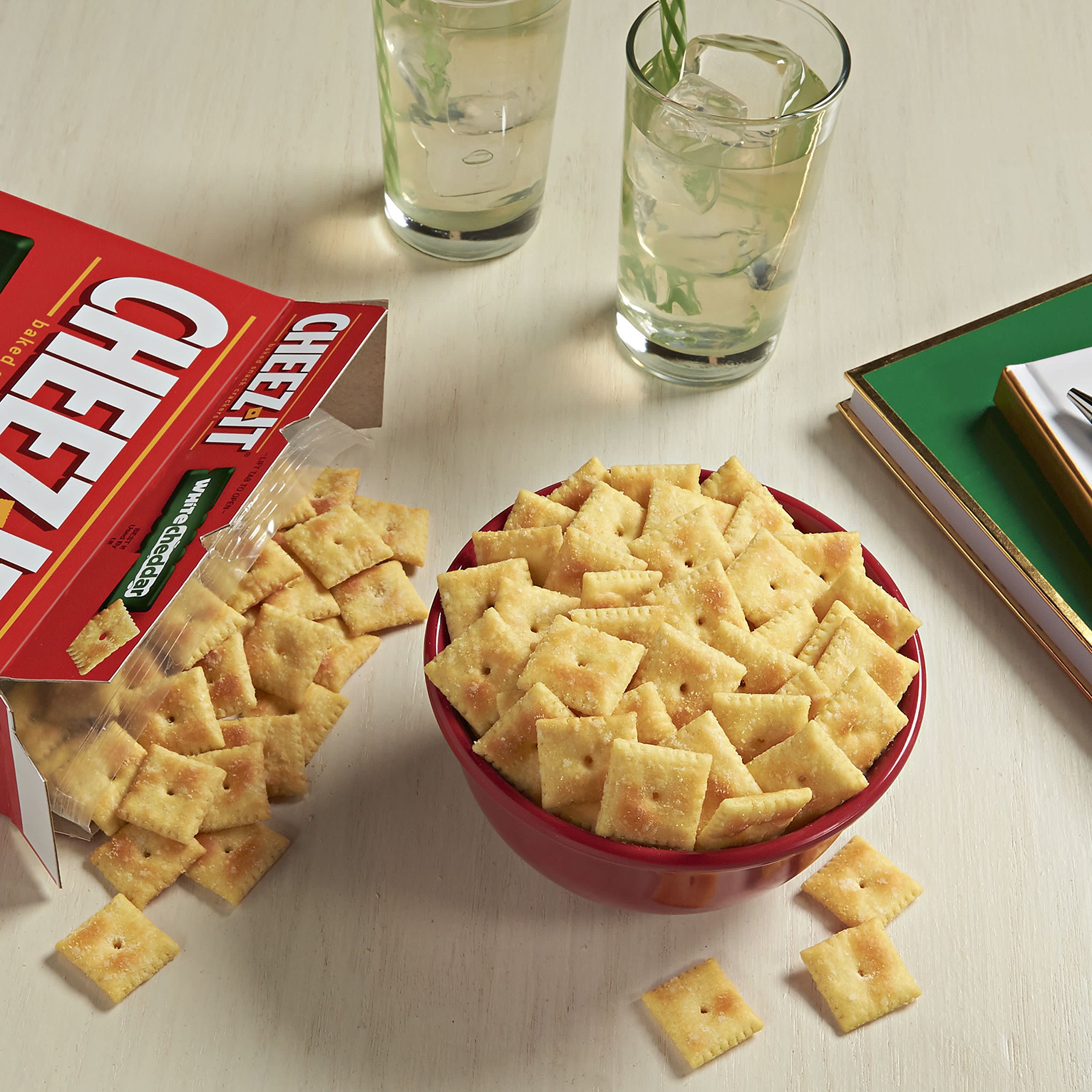 Kelloggs Keebler Cheez-It White Cheddar 4.50-Ounce Pack of 12 product thumbnail 4
