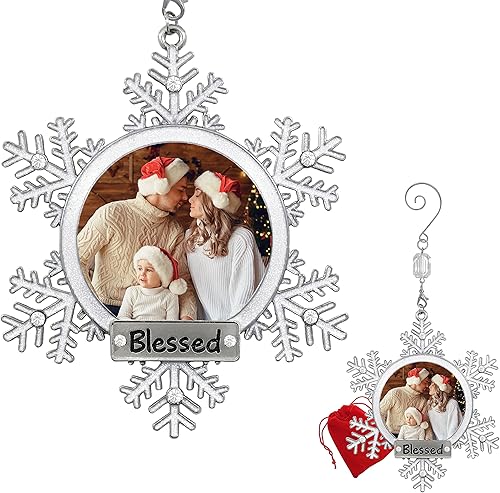 Miniatura 4 de Adorno fotográfico de copo de nieve – Copo de nieve blanco brillante con detalles de diamantes de imitación transparentes y grabado bendito en la