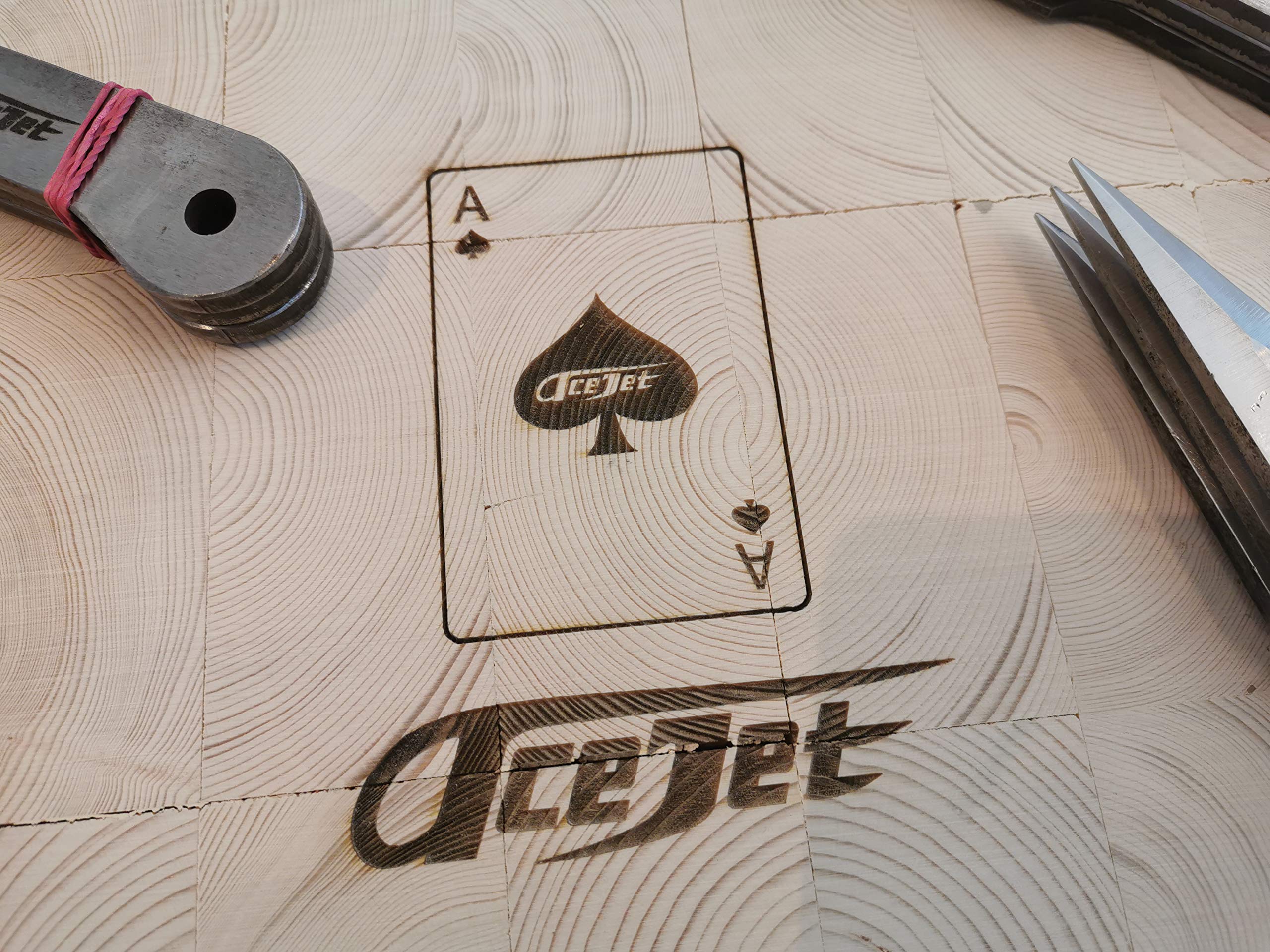 ACEJET Wooden Target Board for Throwing Knives & Small Axes & Tomahawk - Endgrain Pro - 21 inch - Square Hanging