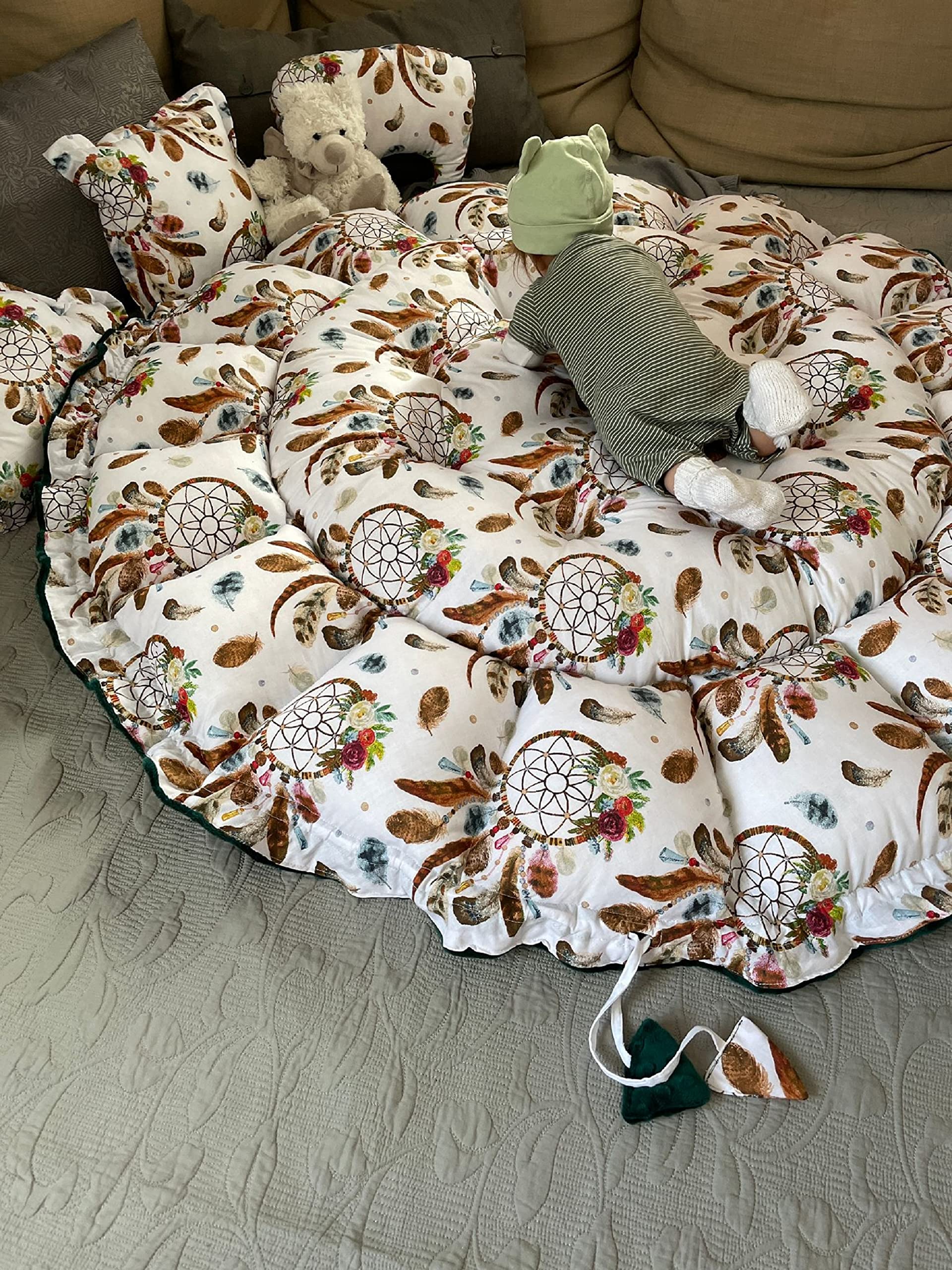 LOOLAY Babynest 3in1 XXL – Nestchen Baby Spielmatte und Reisebett 90/155cm - Handgemacht aus Baumwolle mit Rüschen - Ideal fur Zwillinge (Traumfänger Boho/Königsgrün Minky)