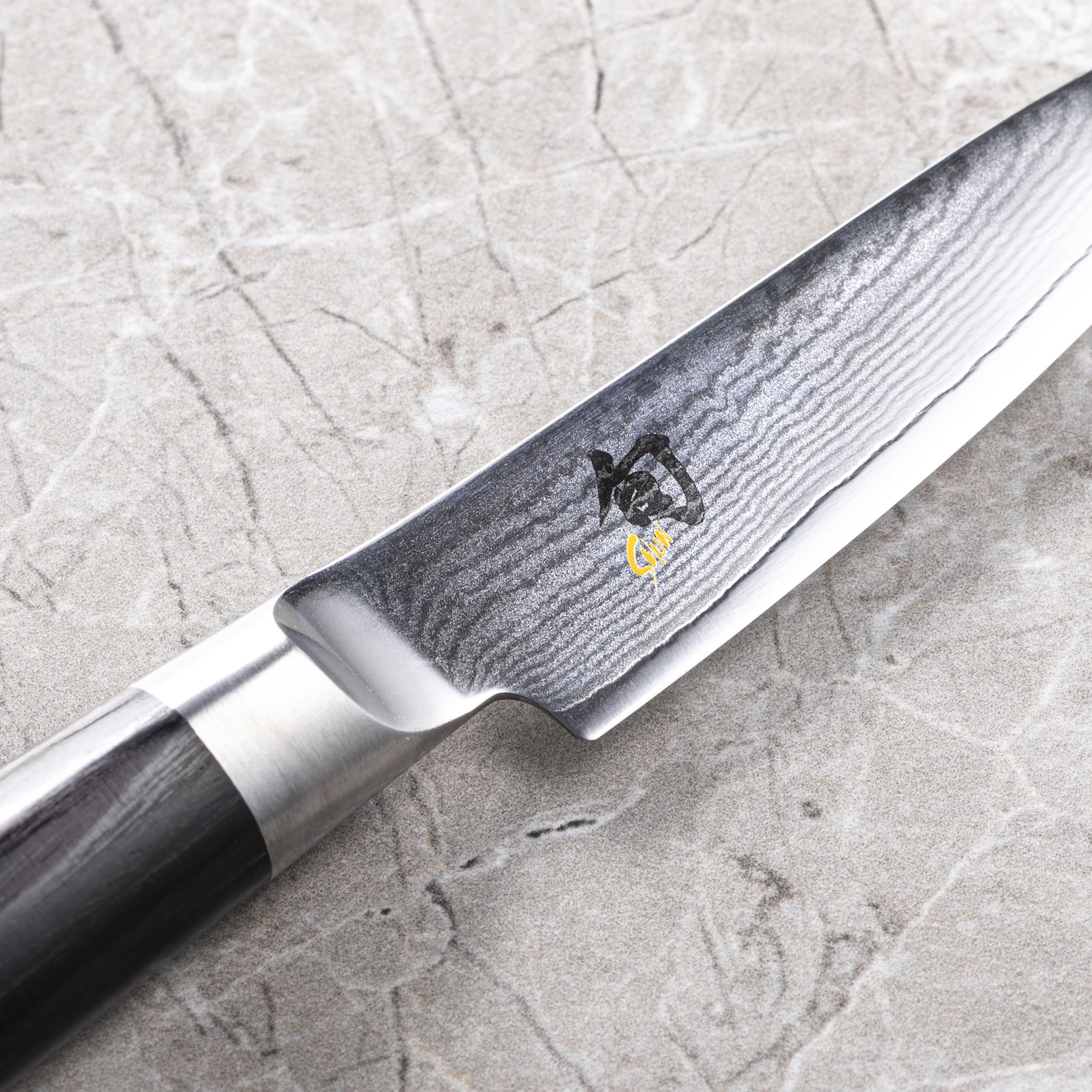 KAI Shun Classic Couteau d'Office Japonais 9 cm Longueur de Lame - Couteau Damas 32 Couches Noyau VG MAX - 61 (±1) HRC - Manche en Pakkawood - Fabriqué au Japon - Couteau à Légumes Éplucheur Forgé
