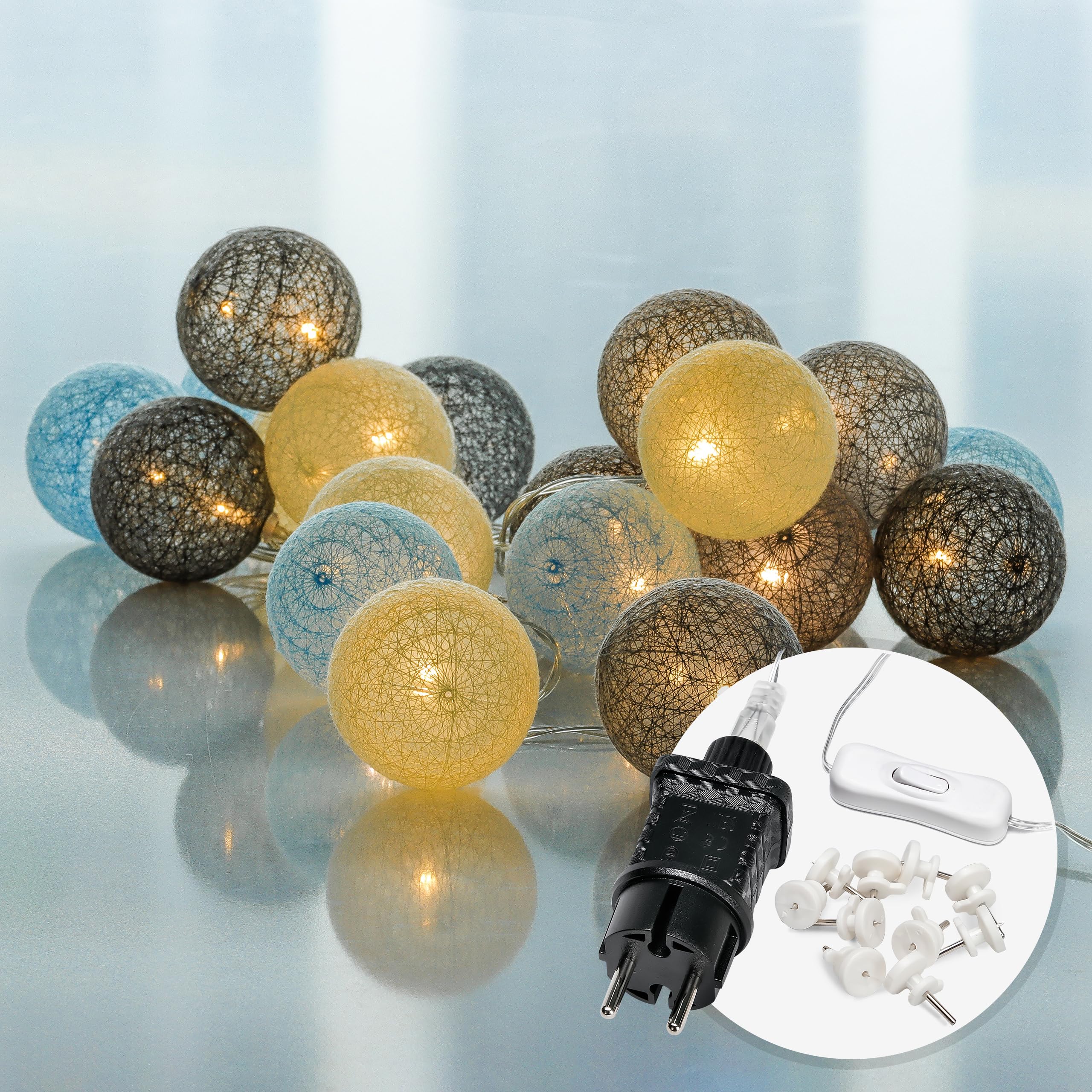 Cobus CozyHome Cotton Ball blau Lichterkette innen mit Stecker | 6m 20 LED warmweiss | cotton balls lichterkette kinderzimmer junge kinderzimmer hausbett deko | lichter-ketten Kugeln für Baby Zimmer