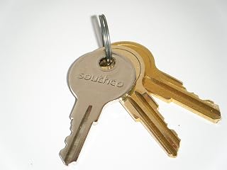 Airstream Trailer Keys 1995 1996 1997 1998 1999 2000 2001 2002 2003 2004 2005 2006 2007 2008 Keys Storage Access, Trunk Door, Battery Door, Water-Fill (1 Set 3 Keys)