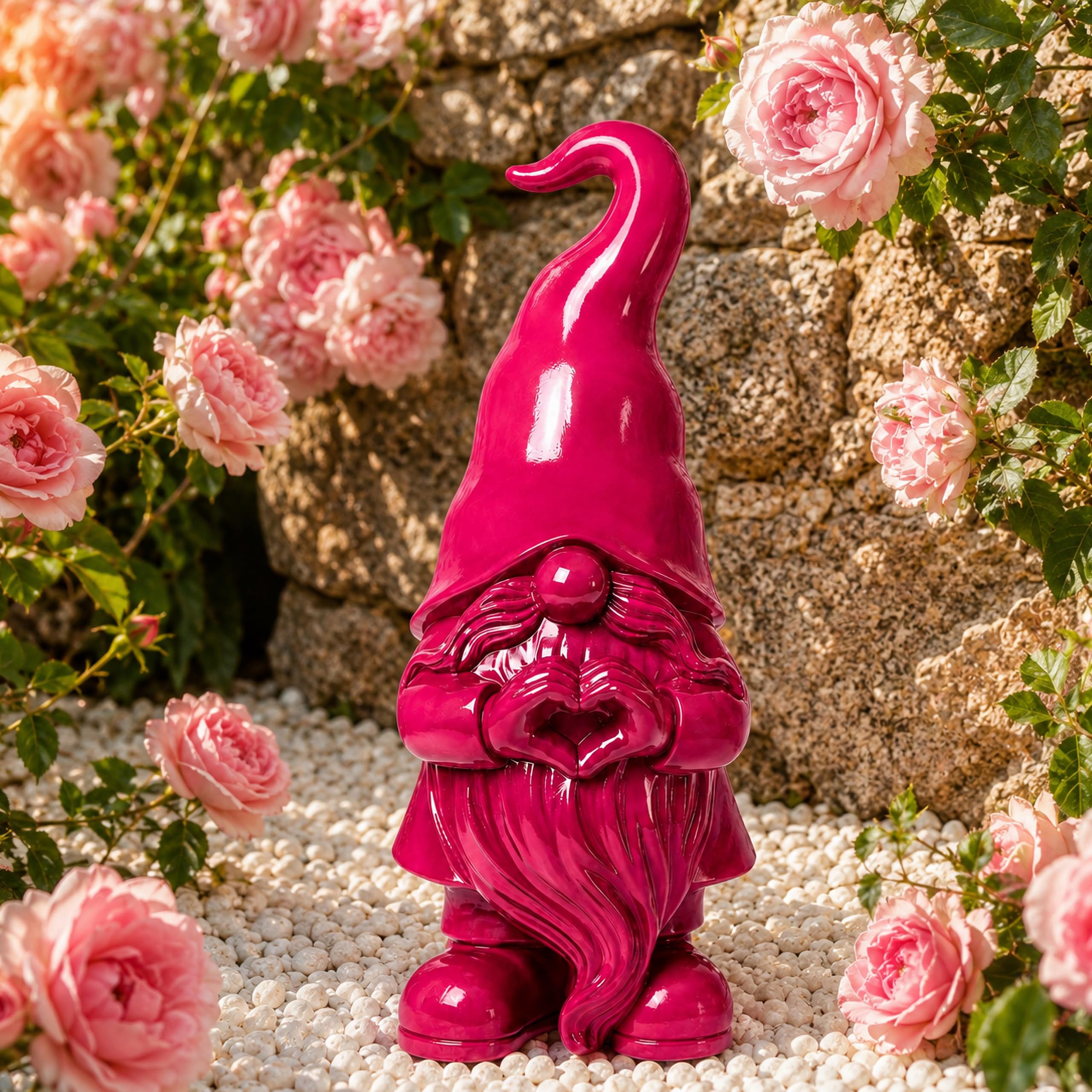 Pommerntraum ®| Gartendeko Verliebter Gartenzwerg Zwerg Wichtel Gnom Herz | Sammlerfigur Gartenfigur DesignZwerg Pop-Art Zwergenfigur Zwergenskulptur (AMOR)