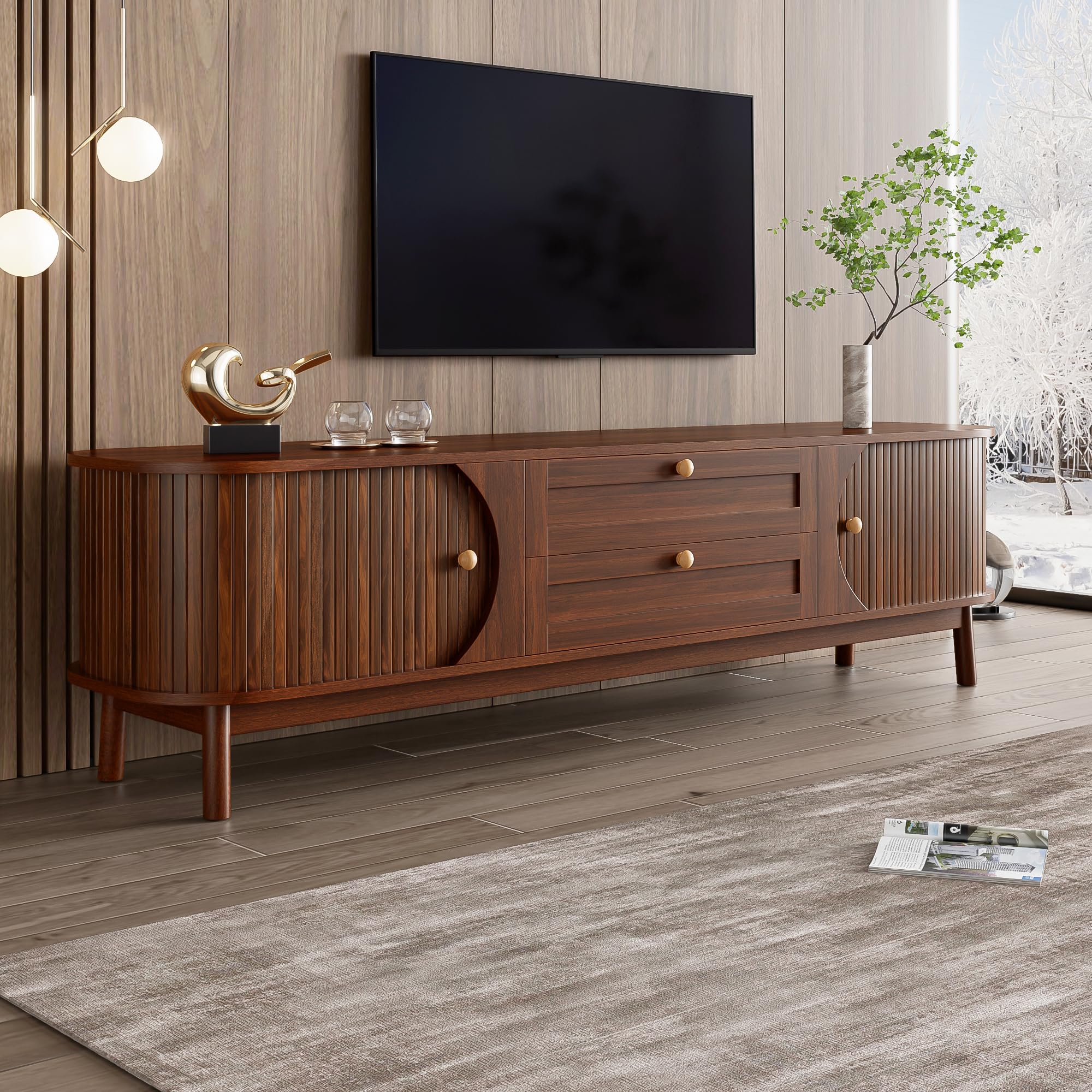 Mueble de TV moderno de nogal con aspecto de madera con cajones y compartimentos de almacenamiento, esquinas redondeadas, patas de madera sólidas, armario de TV con espacio de almacenamiento