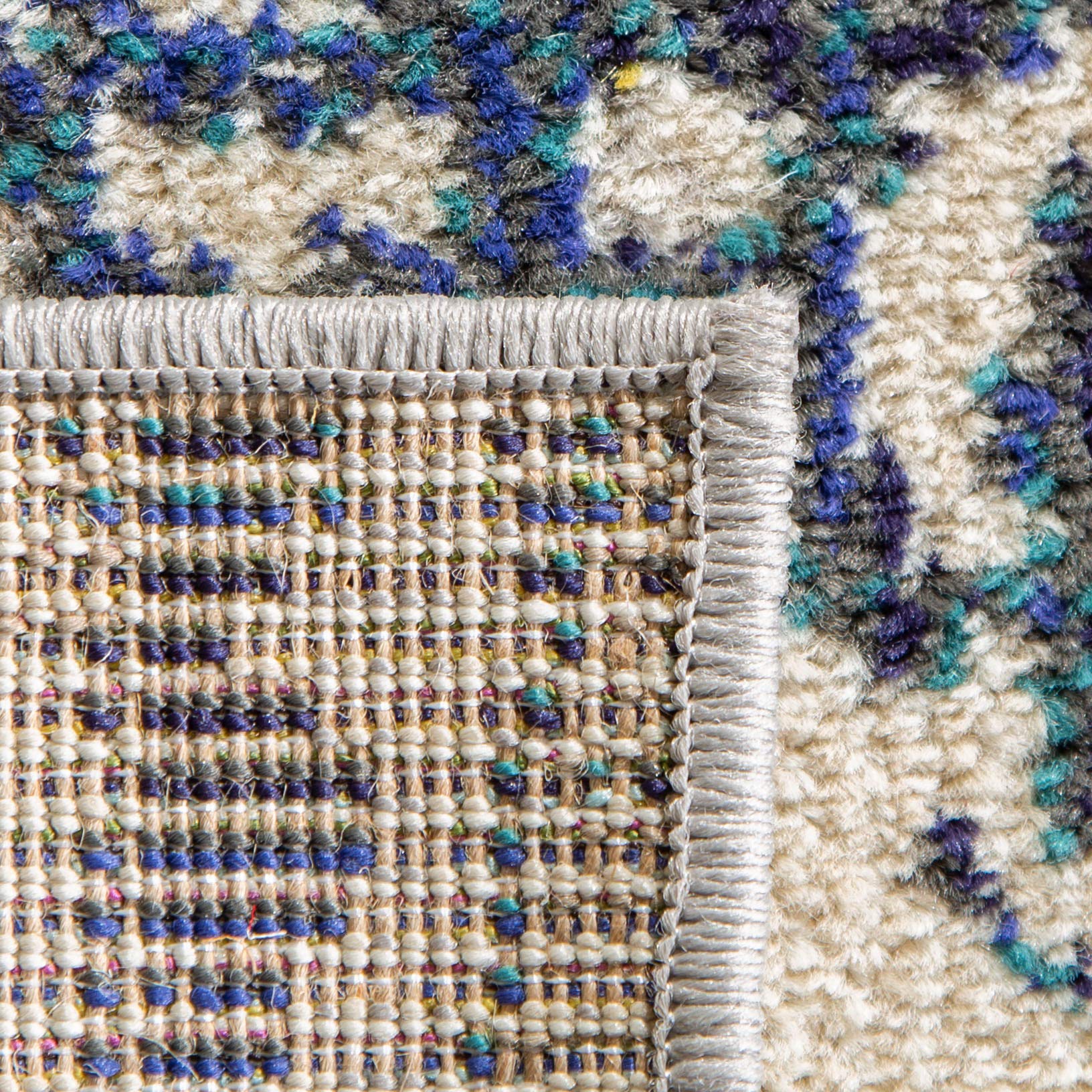 SAFAVIEH Tapis Contemporain pour Salon, Salle à Manger, Chambre à Coucher - Madison Collection, Tapis à Poil Court, Crème et Bleu, 122 X 183 cm
