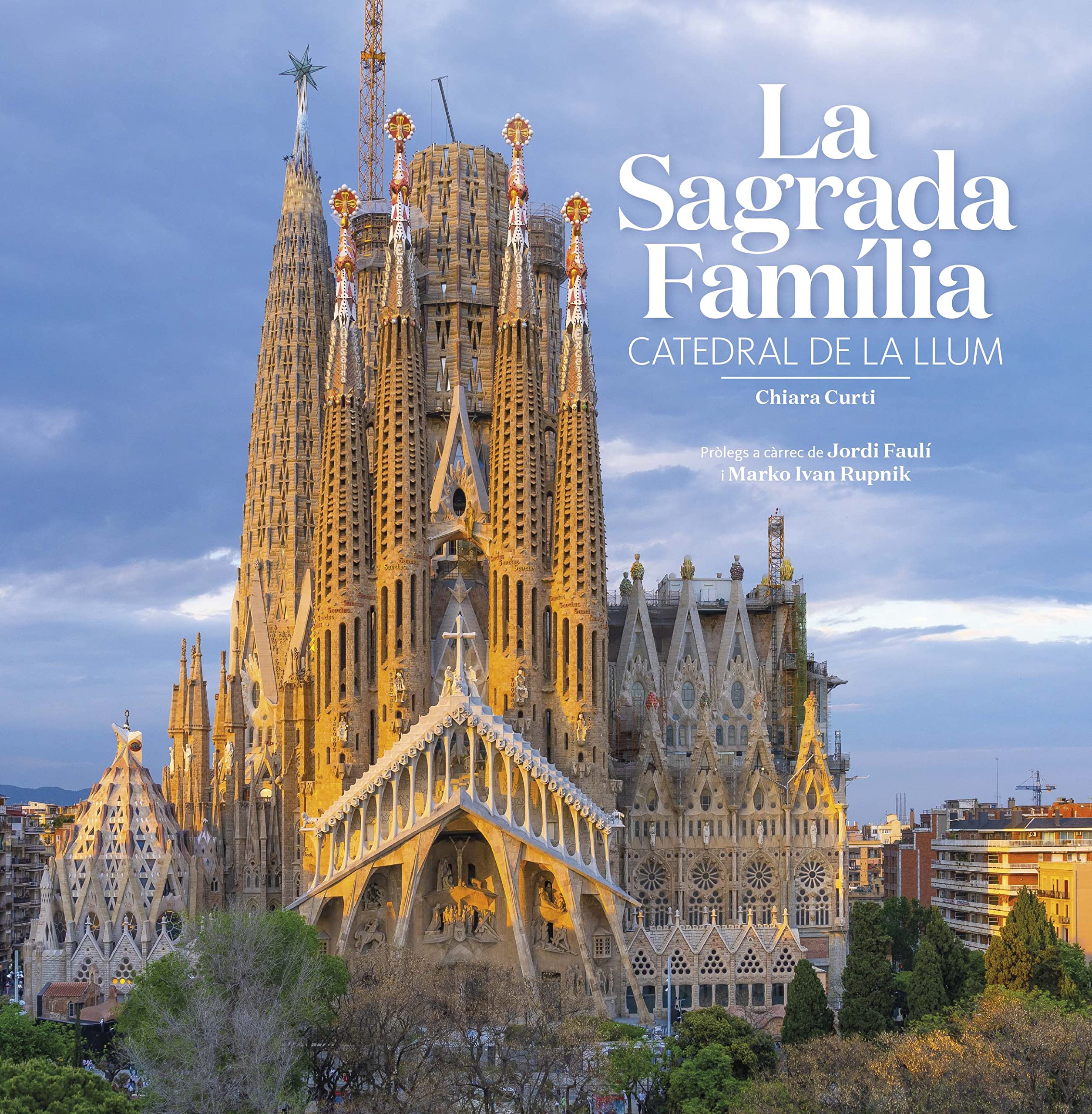 La Sagrada Família, Catedral de la llum (TRIANGLE BOOKS) Edició en català. Un llibre de Chiara Curti amb fotografies de Pere Vivas (SIN COLECCION)