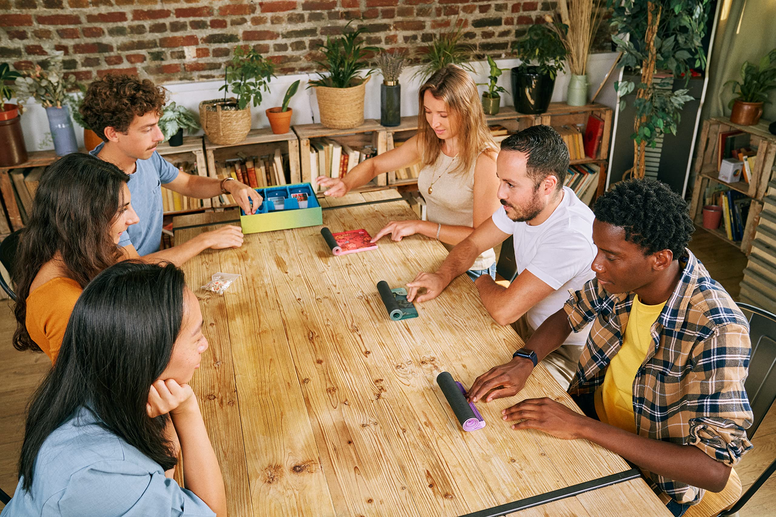 Asmodee - Challengers - Jeu de Table, 1 à 8 Joueurs, 8 Ans et Gagnant du Prix du Jeu de l'année 2023, édition en Italien