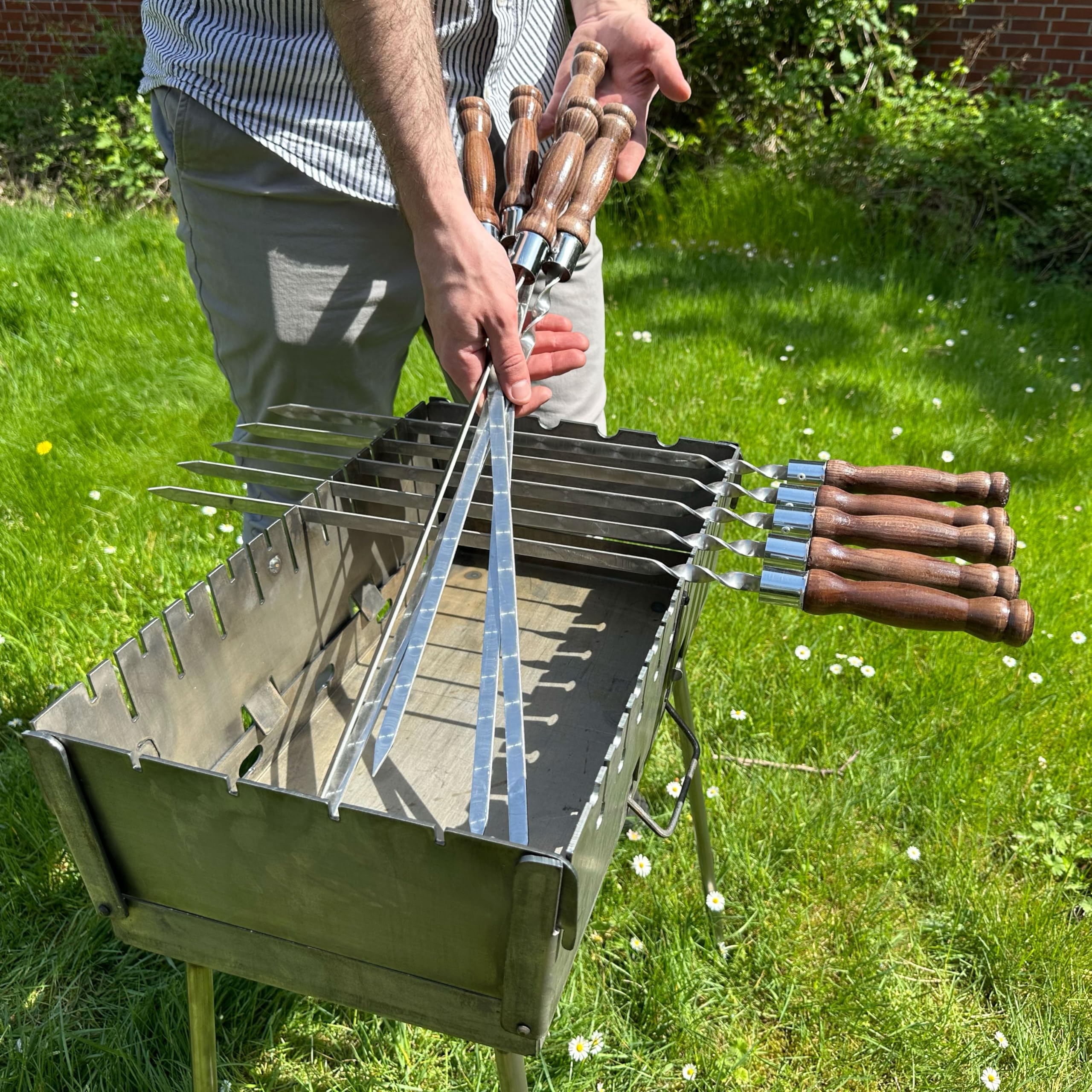Set di 6 spiedini premium in acciaio inox, 63 cm, con manico in legno laccato, doppio sigillato, antiruggine e di alta qualità per barbecue, kebab, verdure e carne
