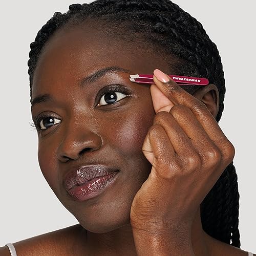 Miniatura 3 de Tweezerman Mini pinzas inclinadas color fucsia celestial con estuche