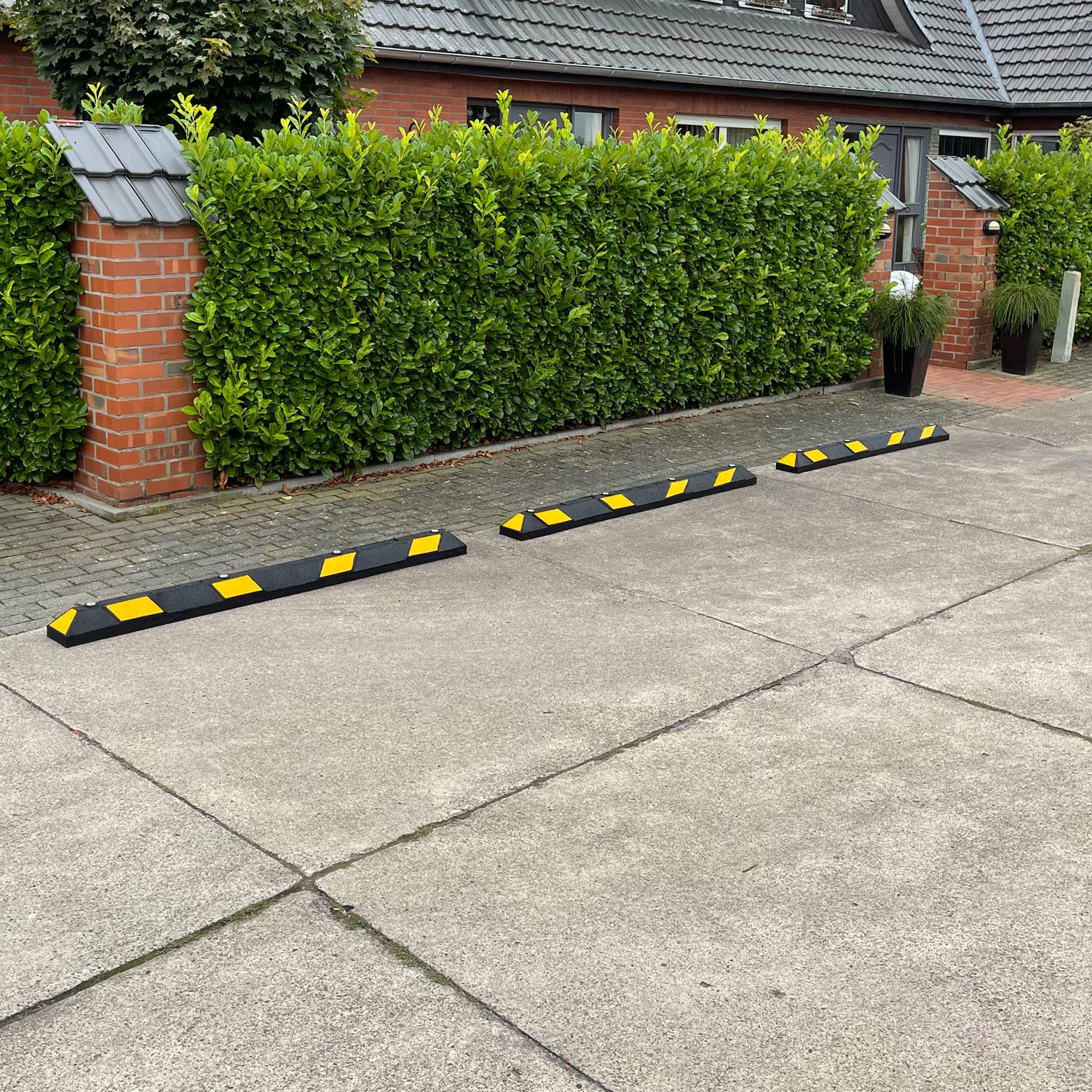 UvV Wheel - Parkstop Radstop 180cm in gelb/schwarz + Befestigung + Verschlussstopfen für die oberen Öffnungen