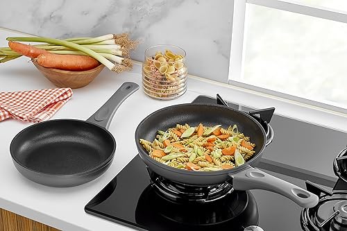 Miniatura 5 de SAFLON Juego de sartenes antiadherentes de titanio de 8 pulgadas y 9.5 pulgadas, aluminio forjado de 0.157 in con revestimiento resistente a los